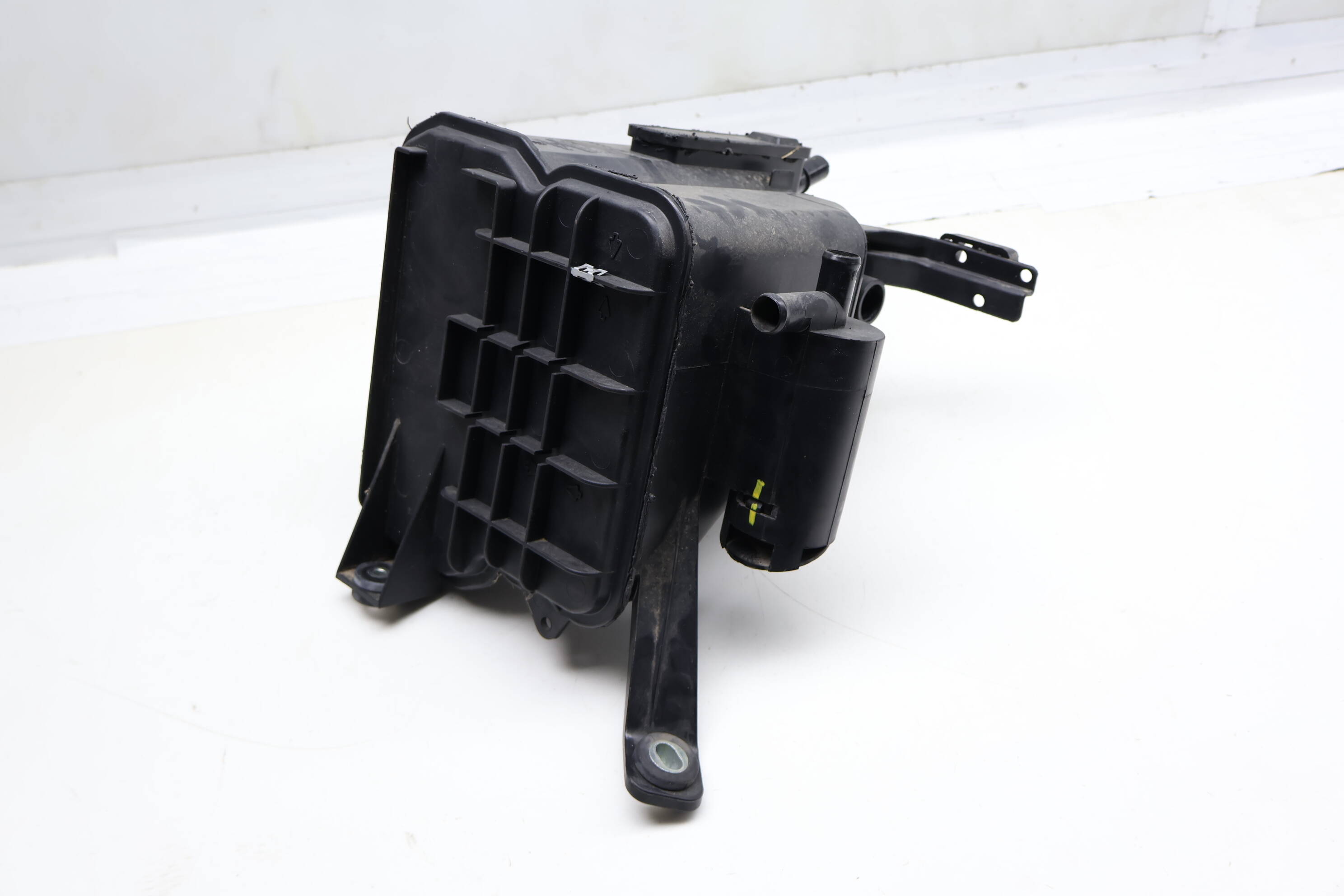 Charcoal / Fuel Vapor Canister 7P0201801L