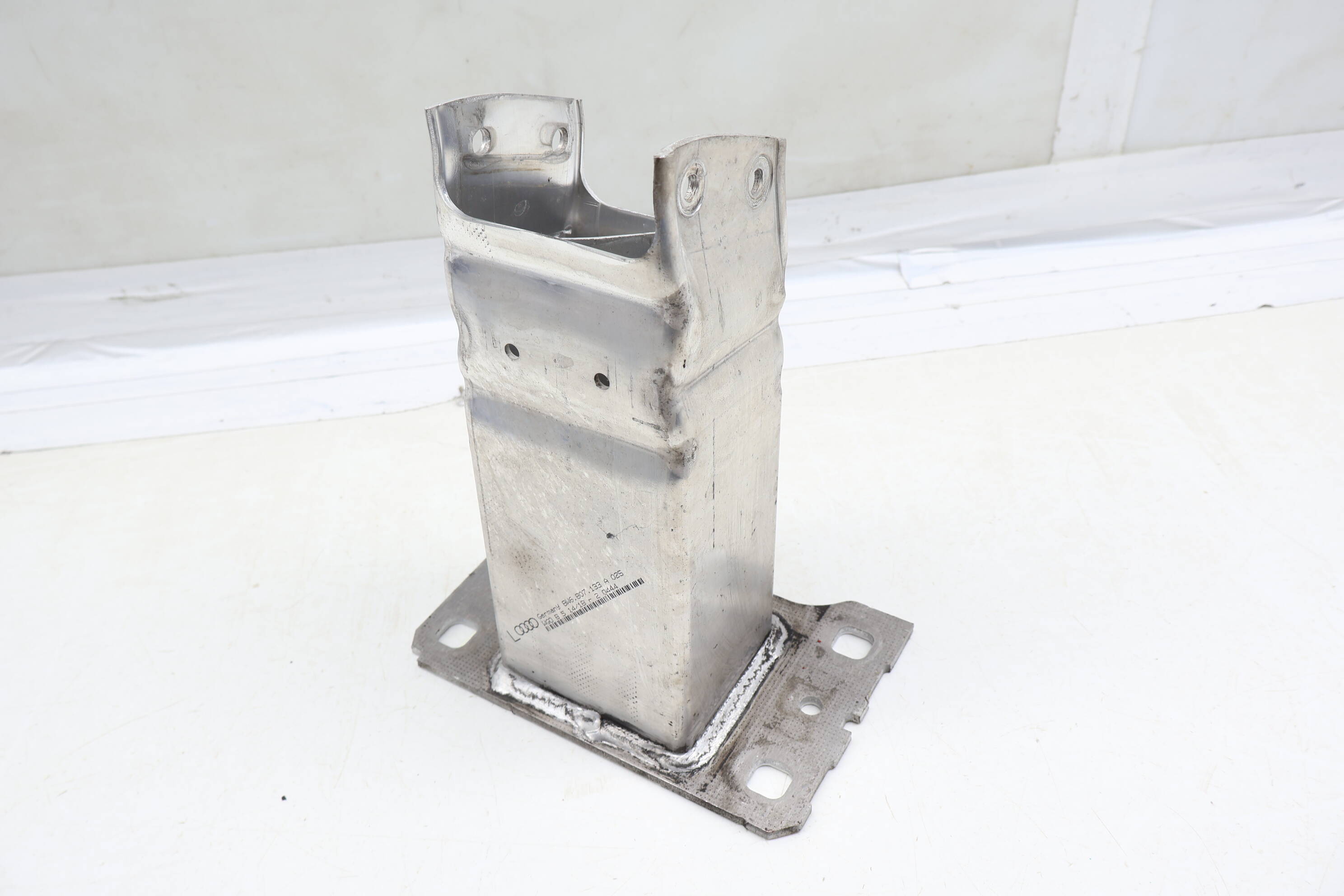 Bumper Reinforcement Bar Bracket 8W6807133A