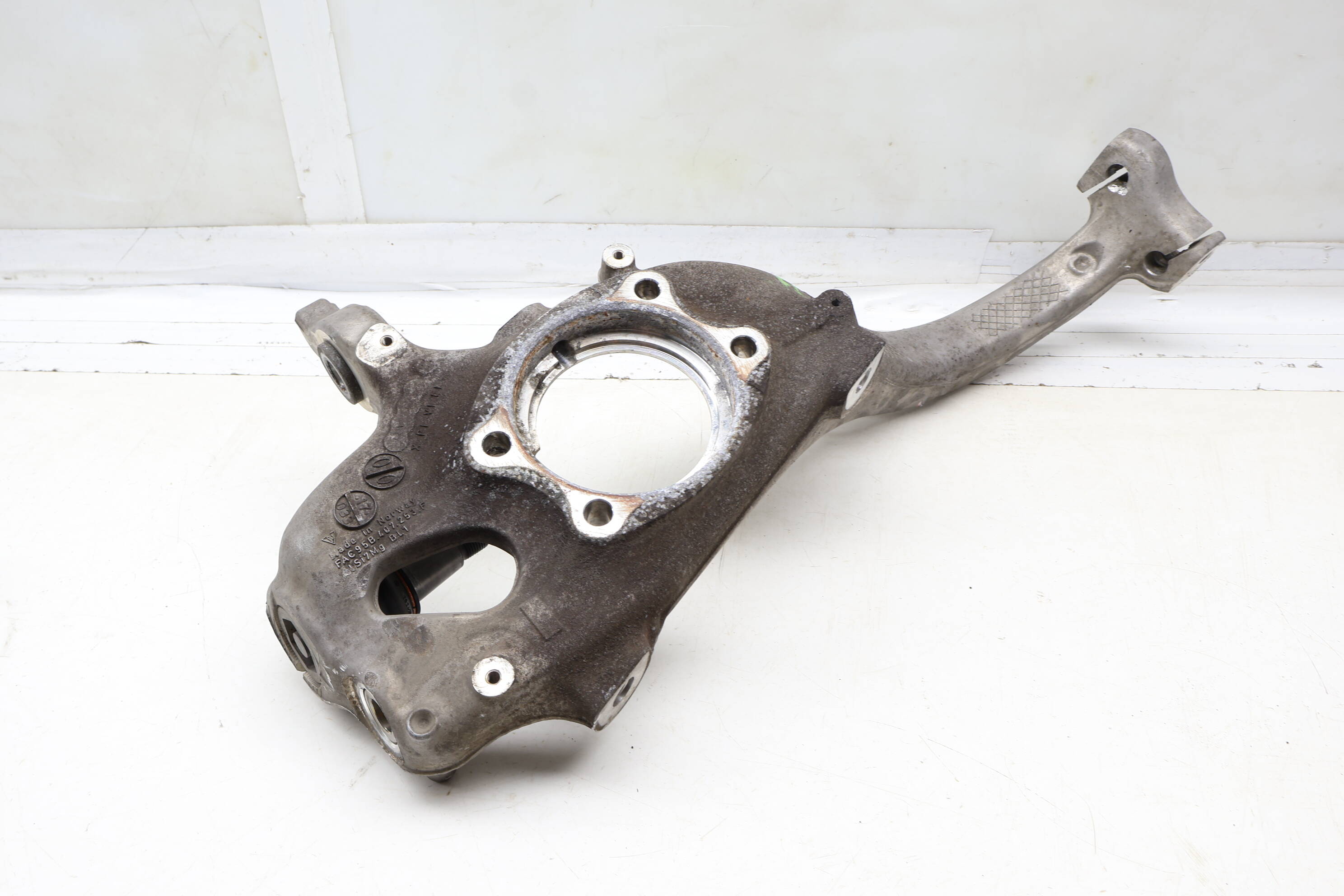 Spindle Knuckle / Wheel Bearing Housing 95B407253F