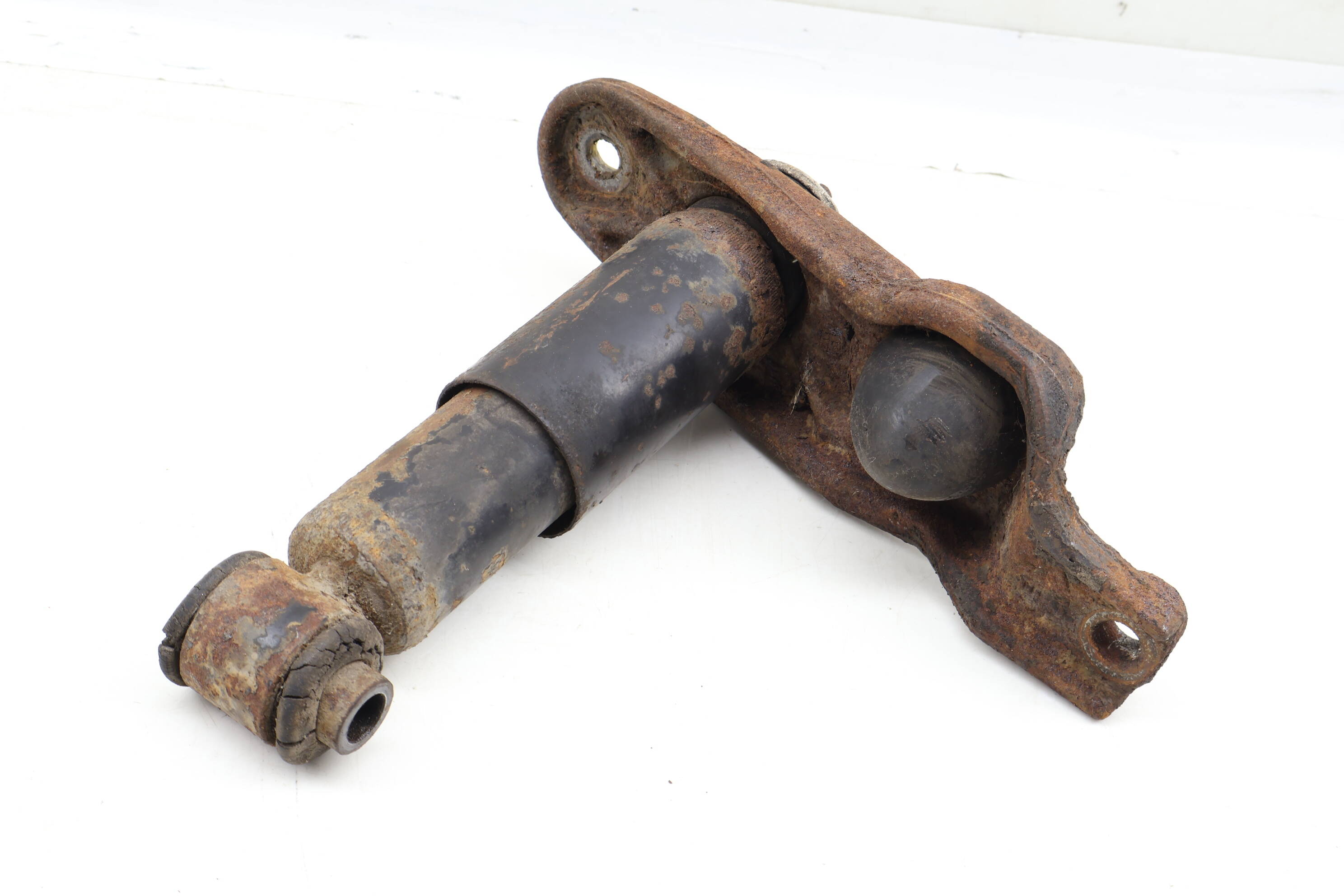 Strut / Shock Absorber 701413031