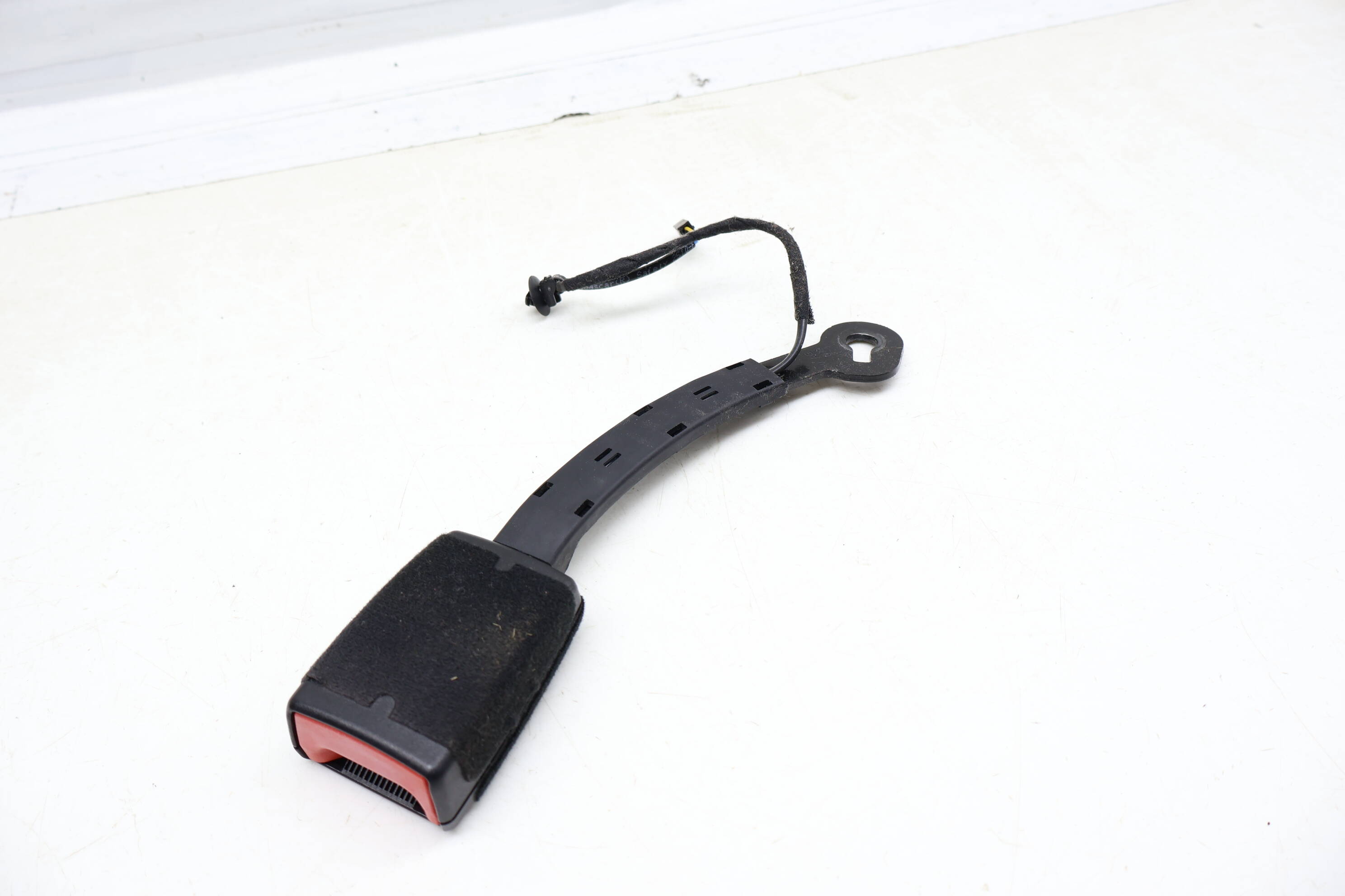 Seat Belt Buckle / Receiver 5GM857755D