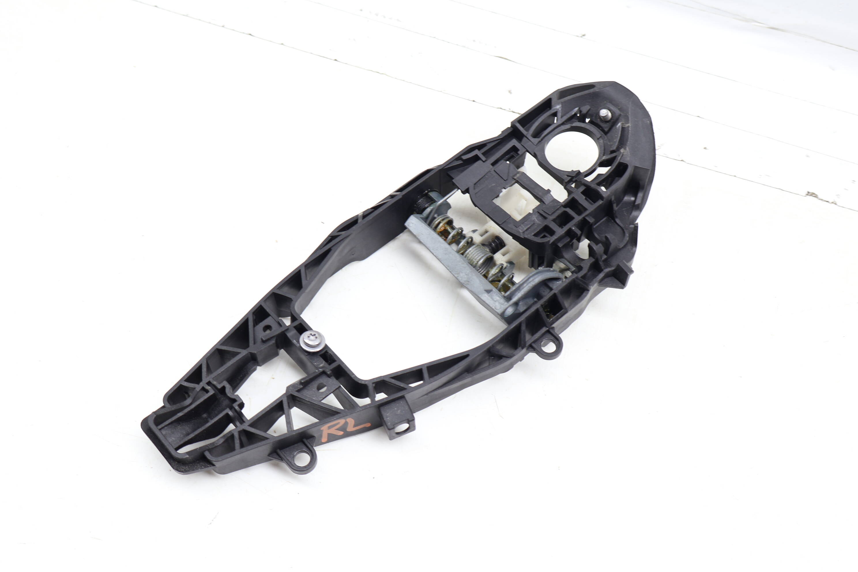 BMW Left Exterior Door Handle Bracket 51219881775