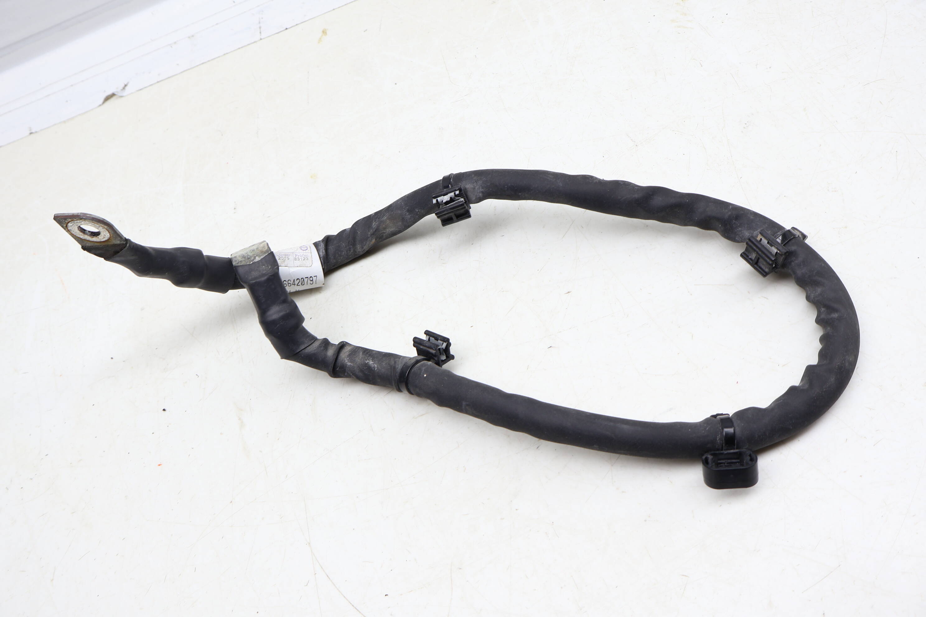 Alternator / Battery Cable 2535400301