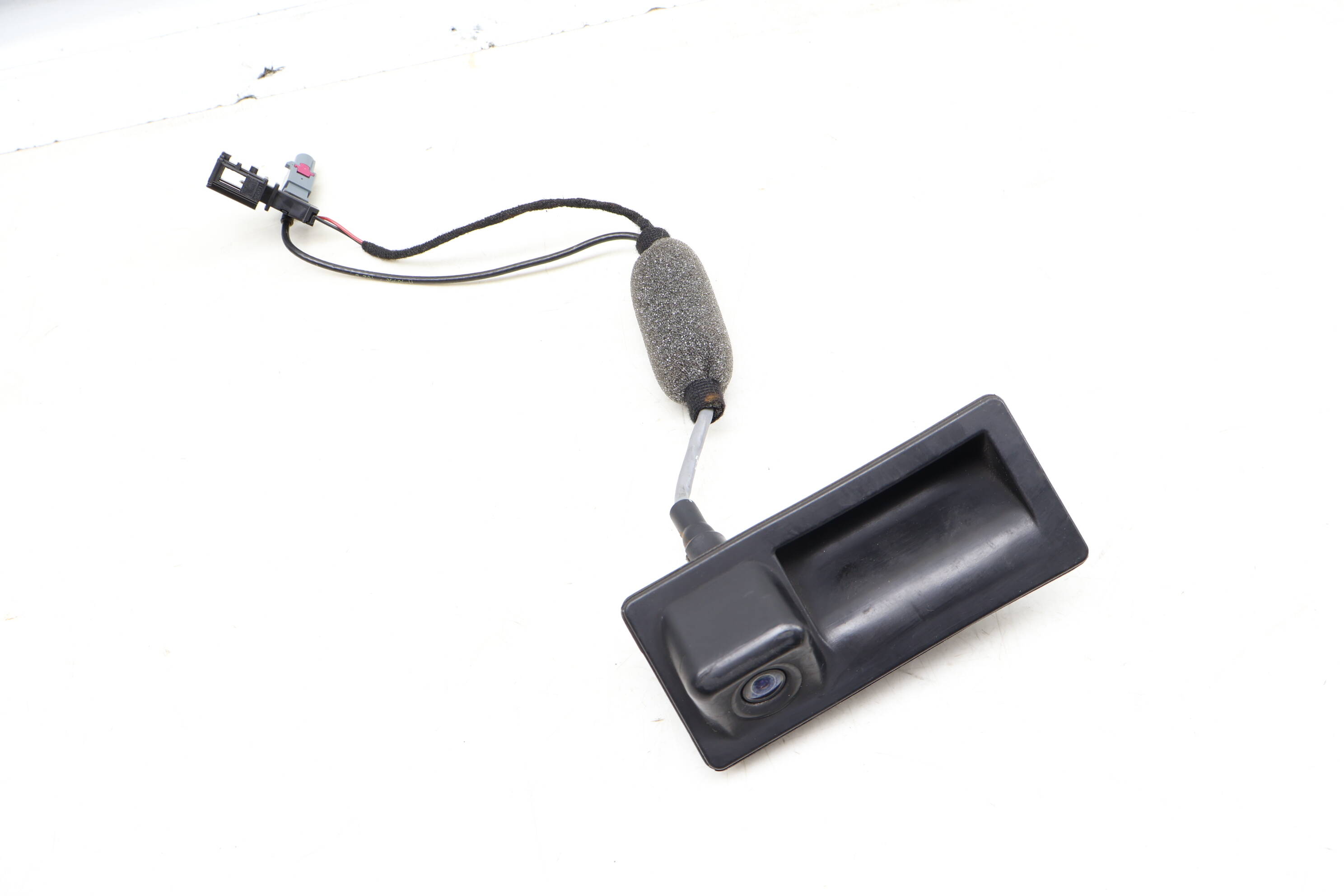 Trunk Release Handle W/ Backup Camera 5N0827566AA