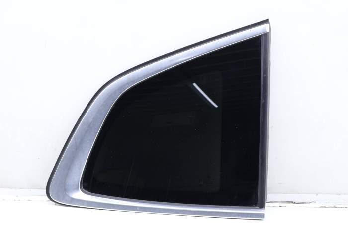 Quarter Window Glass 51377410064 main product photo