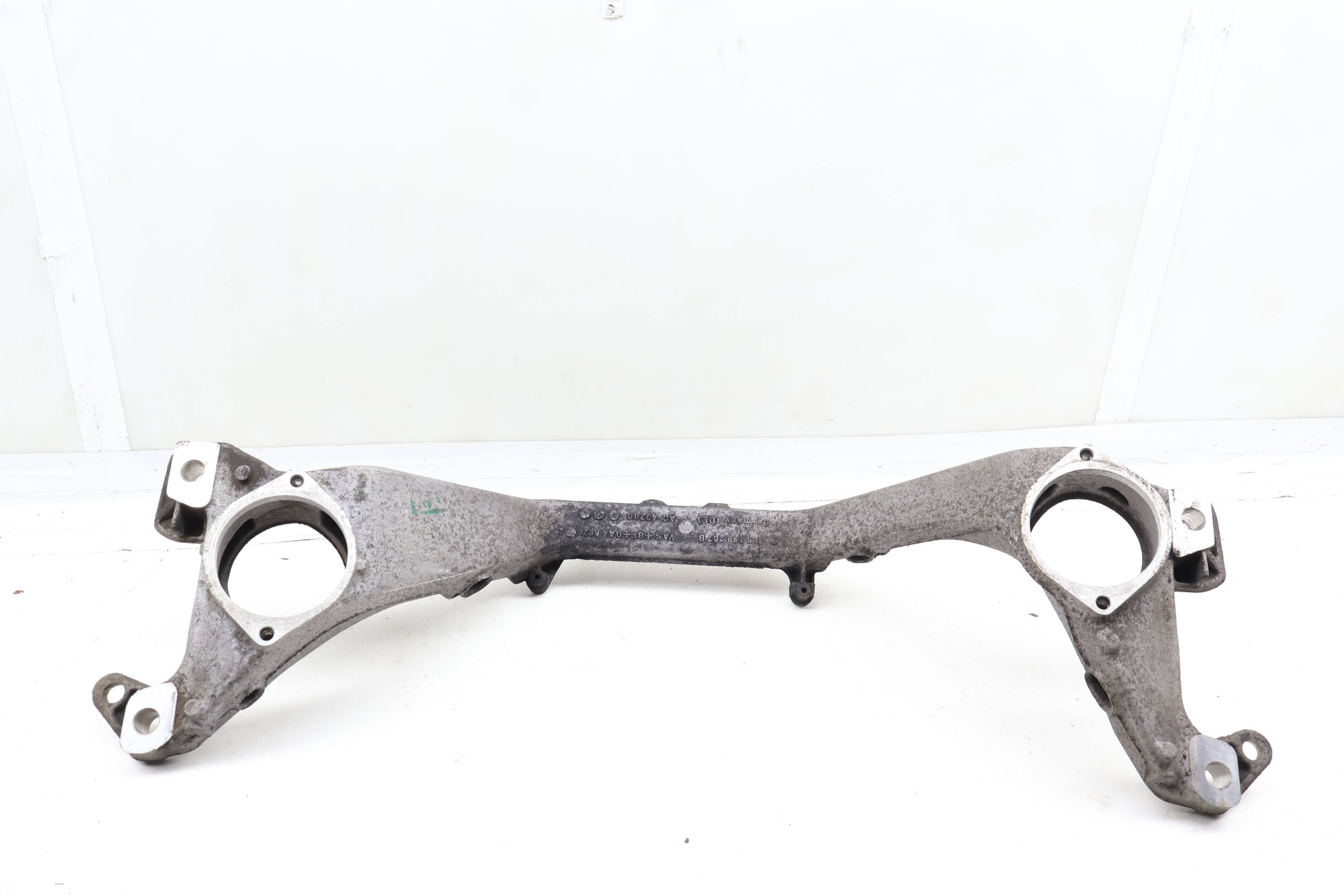 Engine Carrier / Crossmember Bracket 7L6199207B