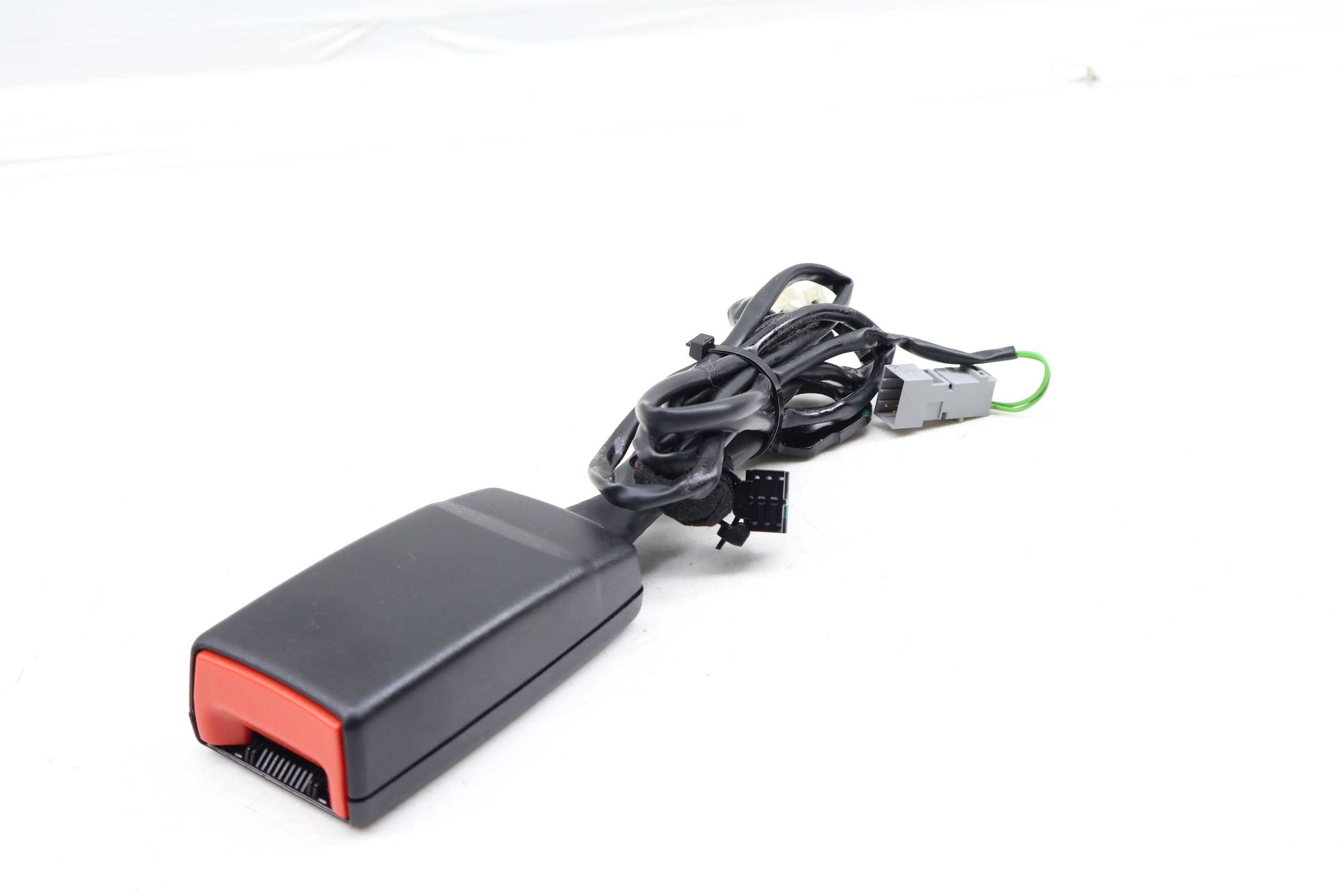 Seat&#x20;Belt&#x20;Buckle&#x20;&#x2F;&#x20;Receiver&#x20;97080318408