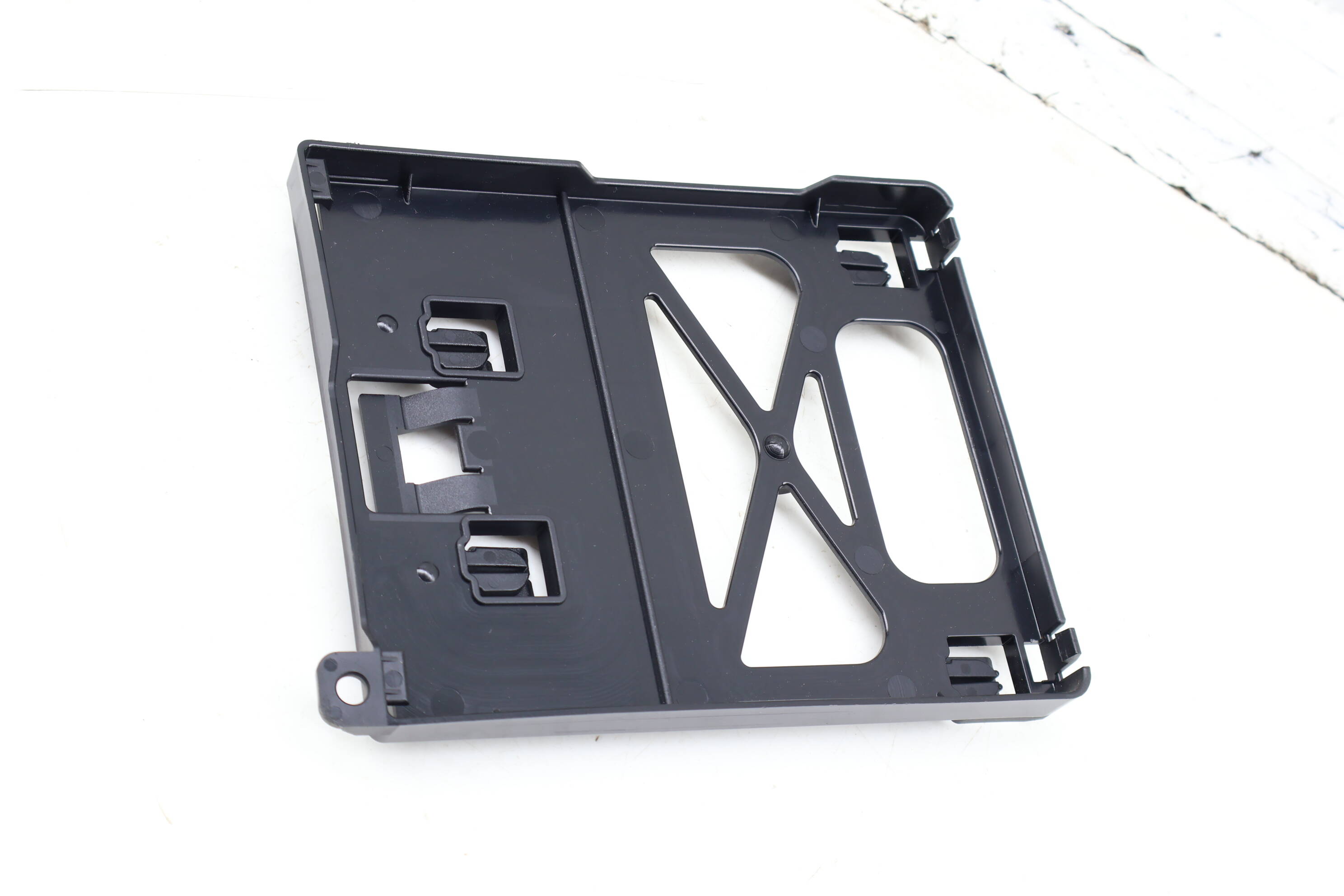 Body Control Module / Bcm Mount Bracket 7PP907348B