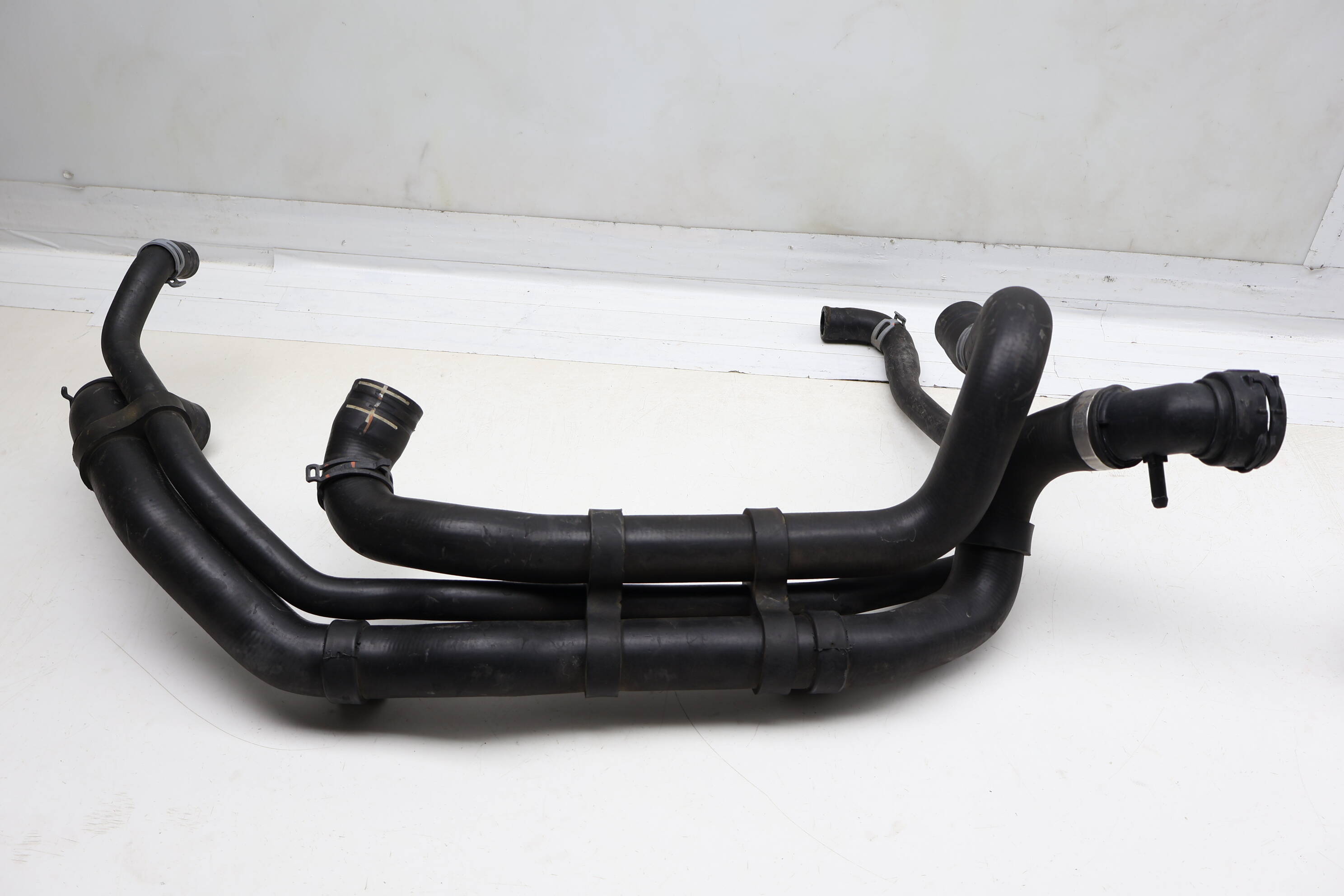 Radiator Coolant Hose / Line Set 7P6122101M