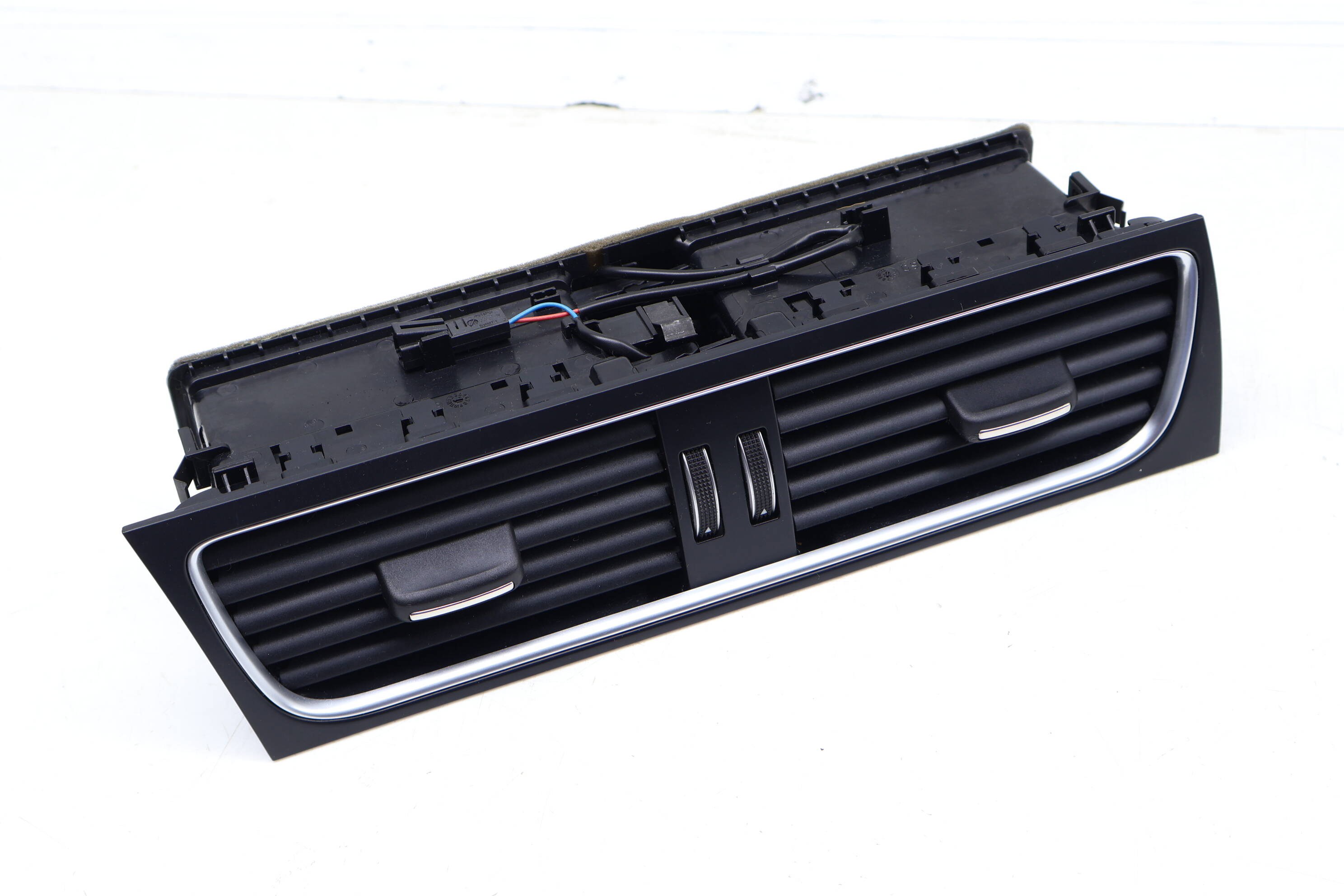 Center Dash Air Vent 8T1820951E