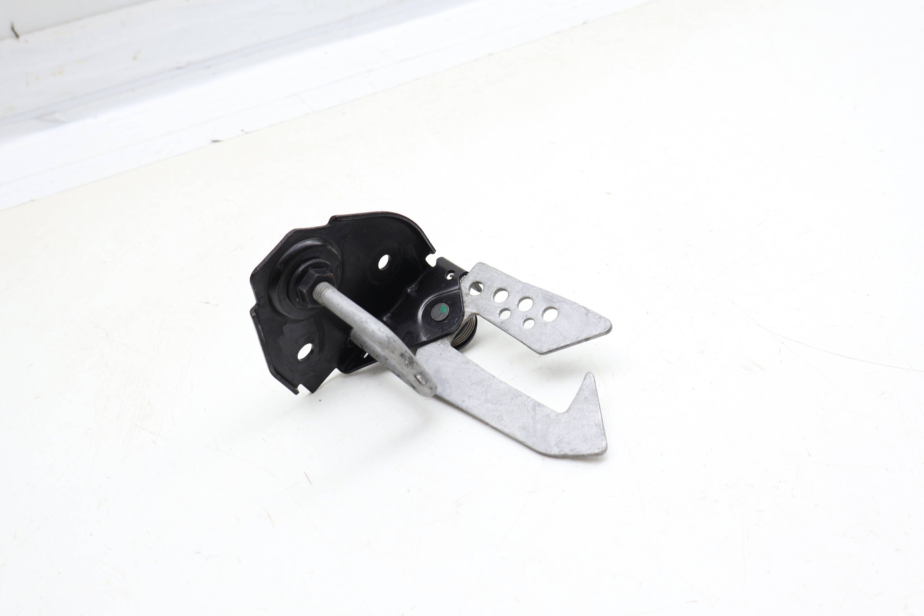 Upper Hood Latch / Lock 51237183763