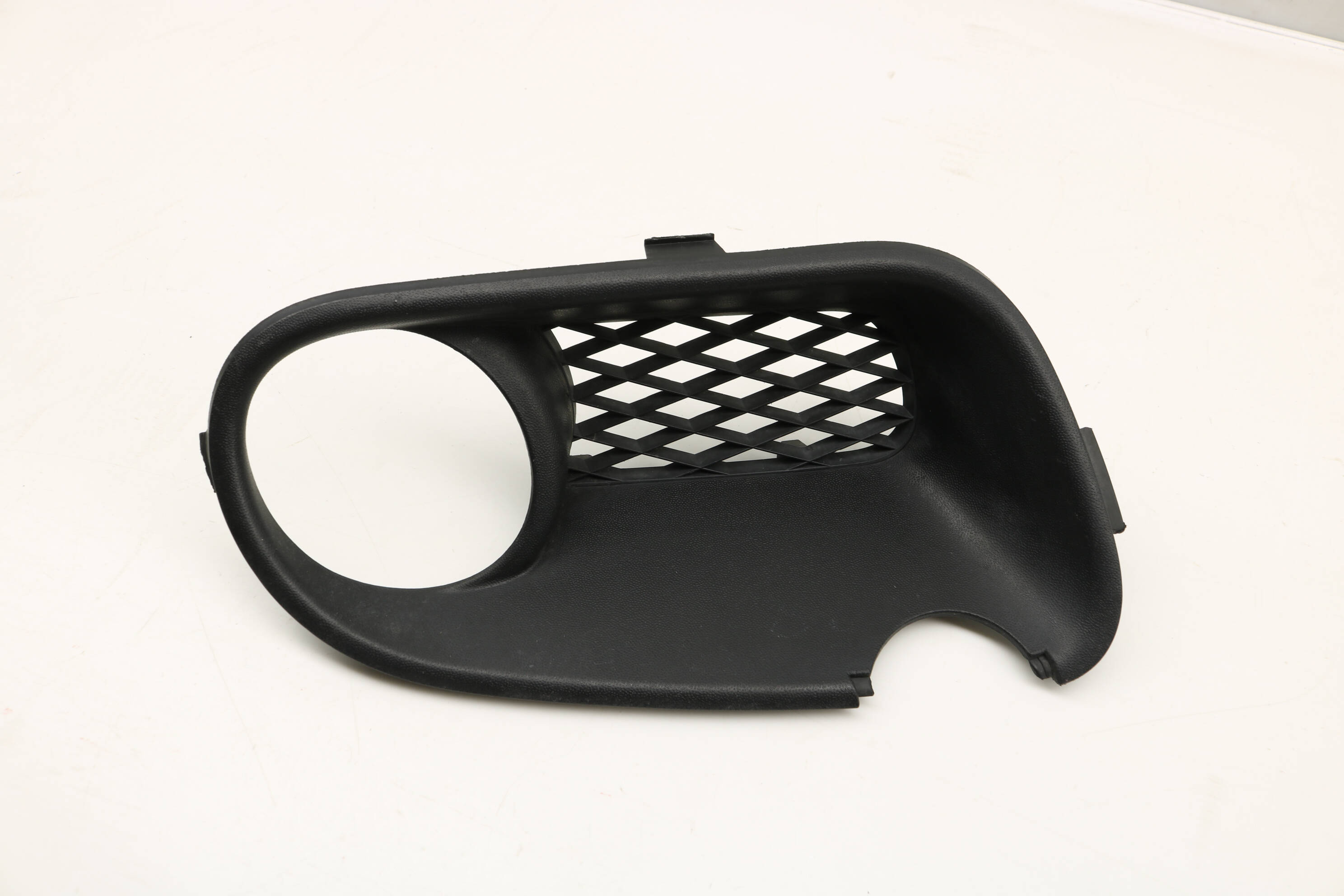 FRONT LEFT - LOWER BUMPER FOG LIGHT TRIM / GRILLE - VW TOUAREG