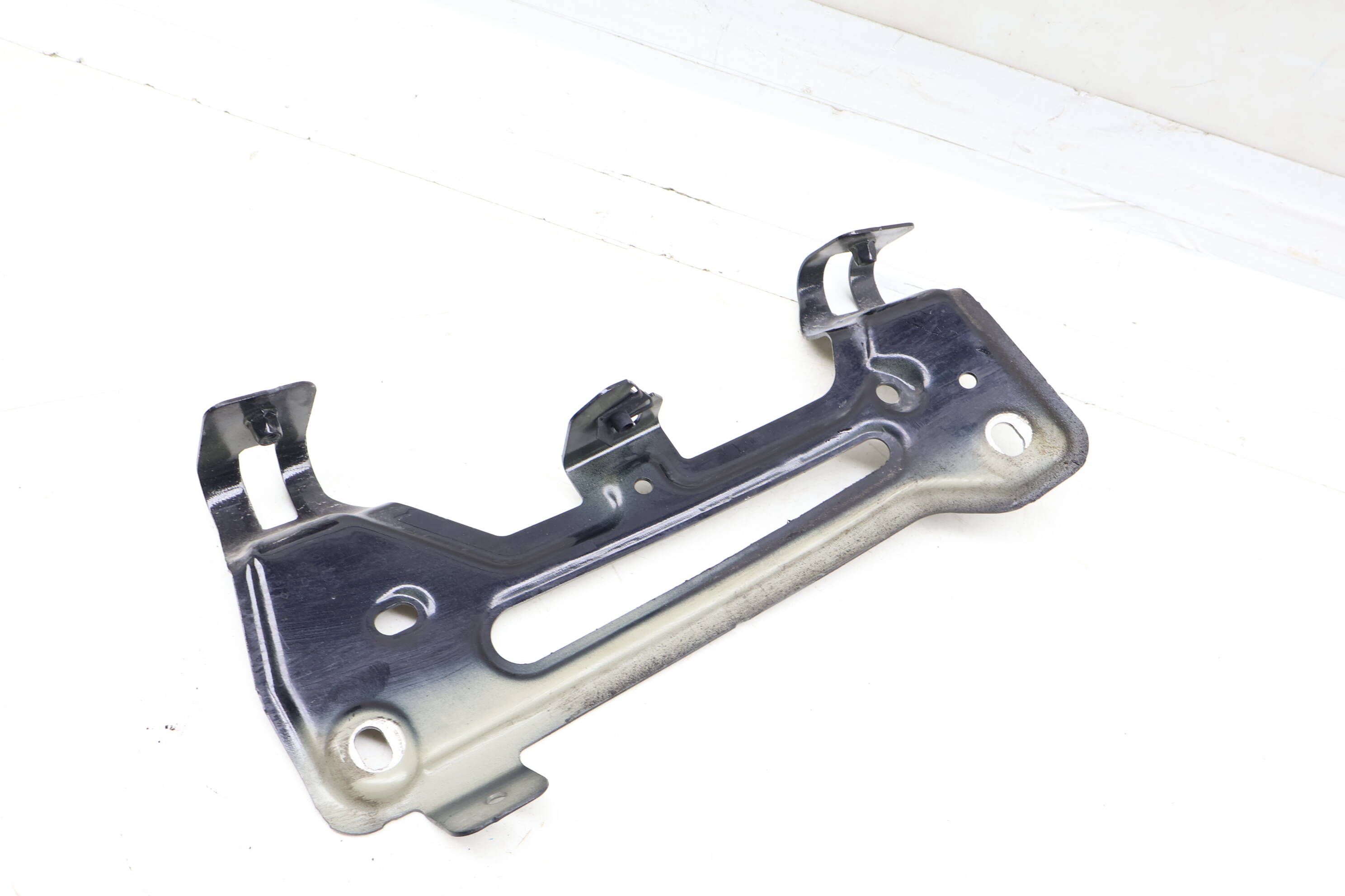 Fender Mount Bracket (Front) 9Y0821431