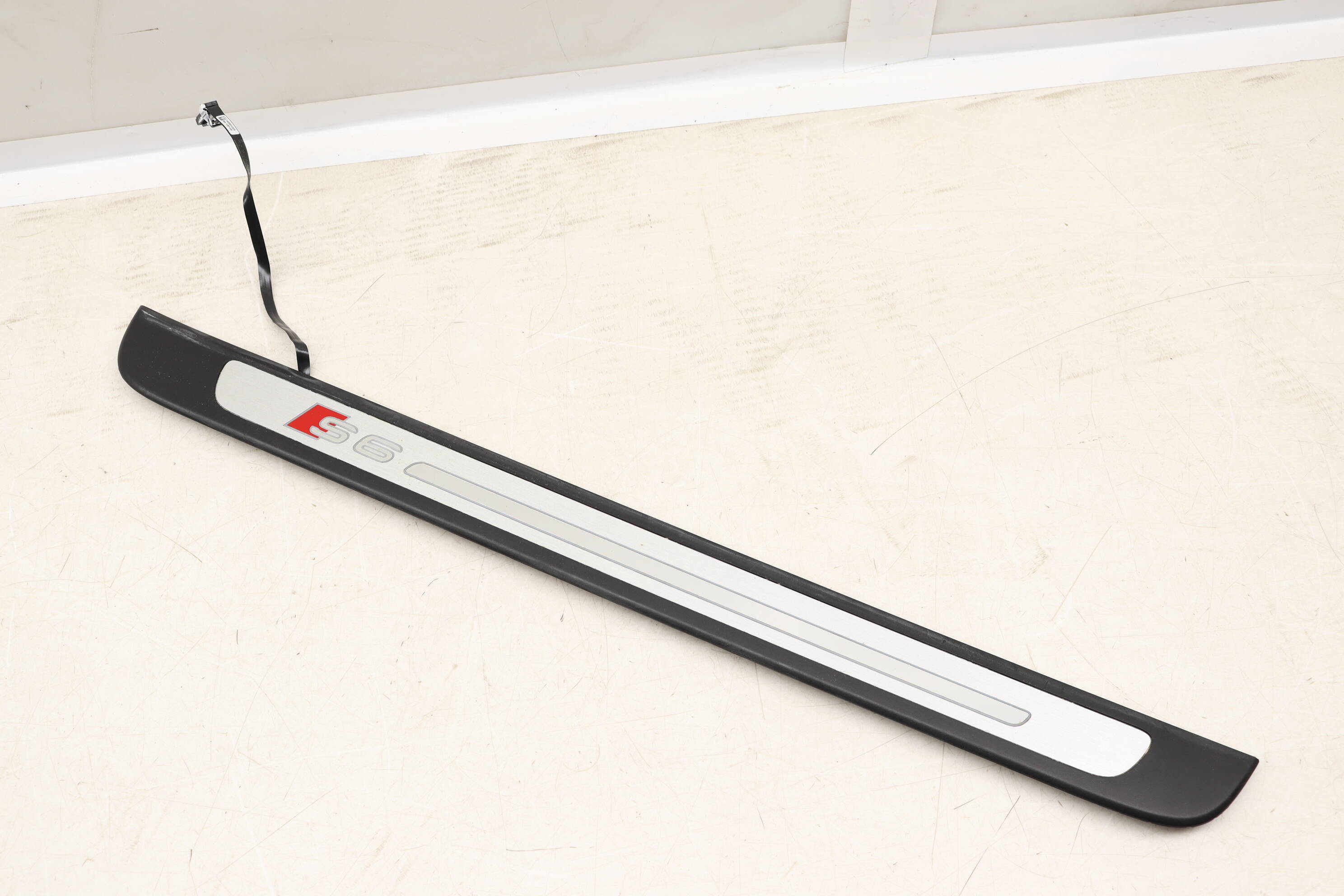 Door Sill / Light Bar (S6) 4G0947406H