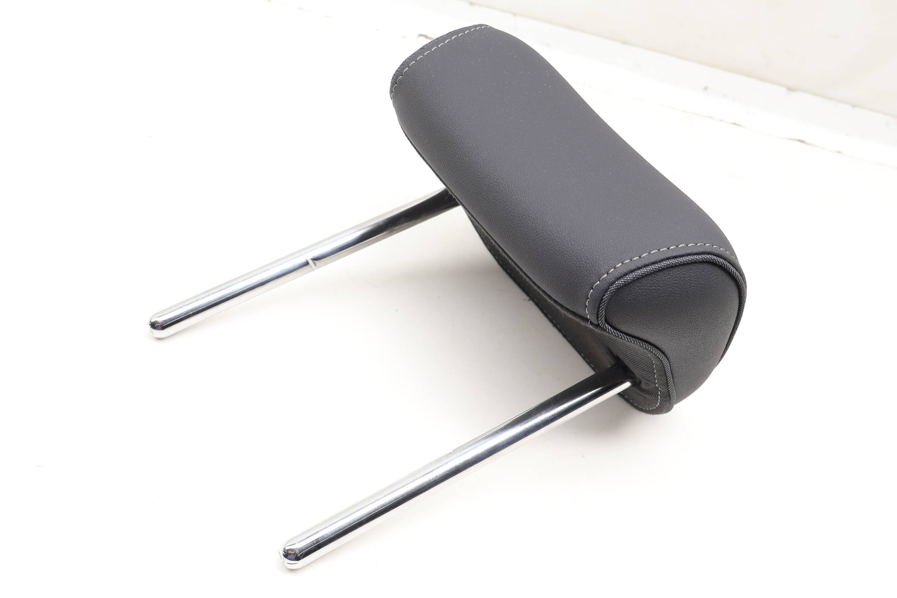 Center&#x20;Headrest&#x20;&#x2F;&#x20;Head&#x20;Rest&#x20;8W0885975AQ