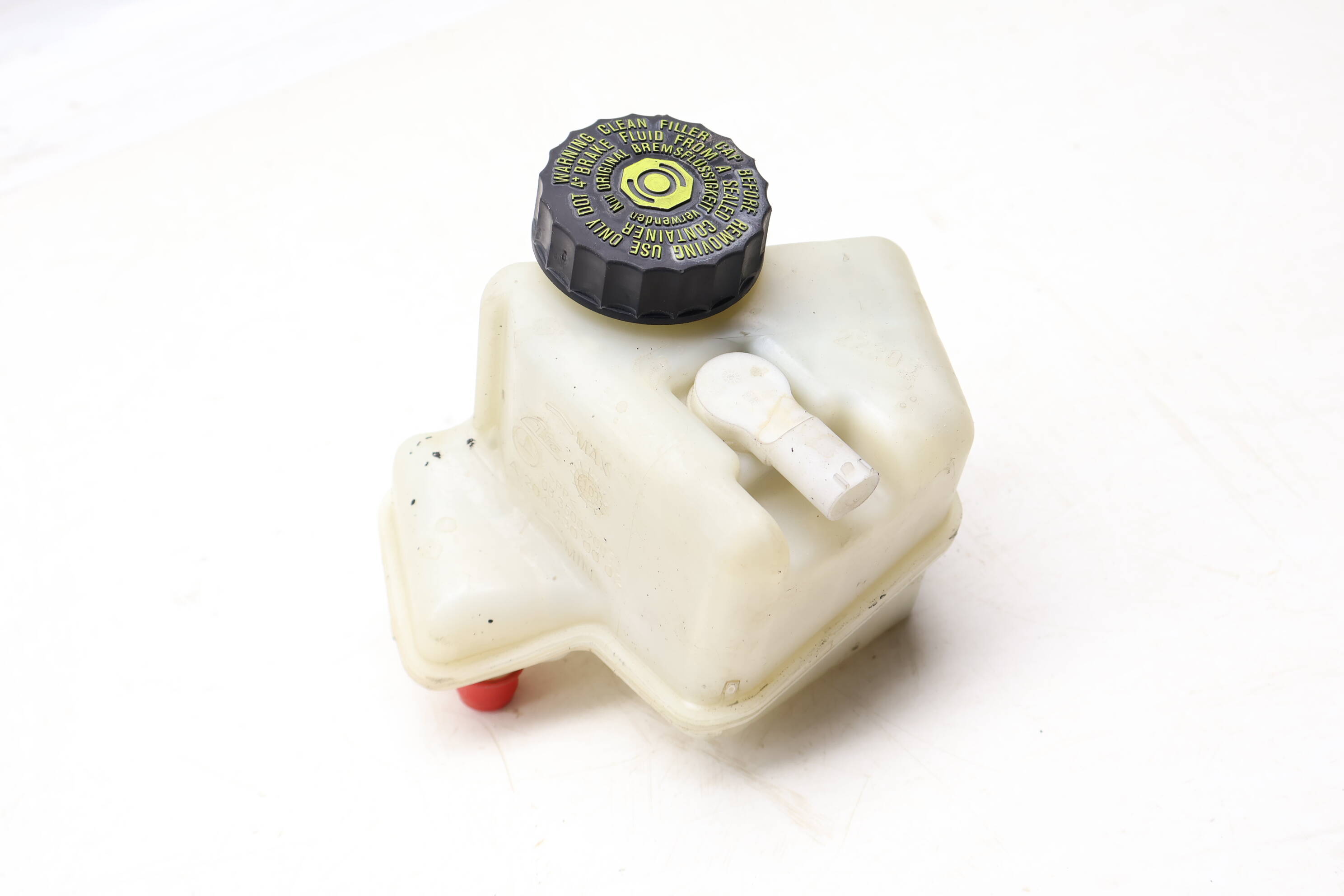 Brake Fluid Reservoir / Tank 2044300002