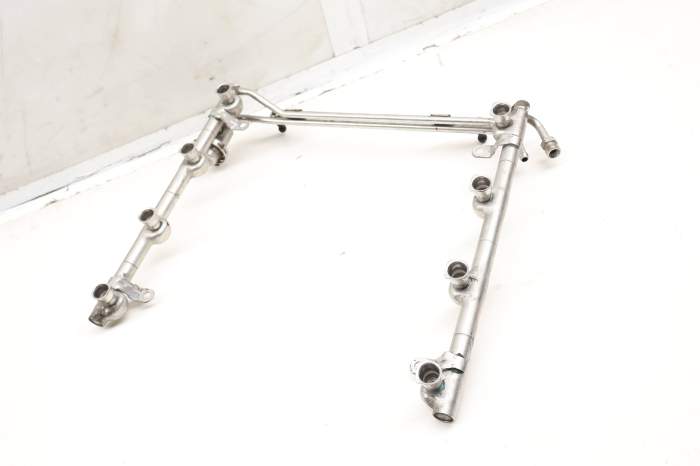 Fuel Rail W/ Pressure Regulator 077133681AA main product photo