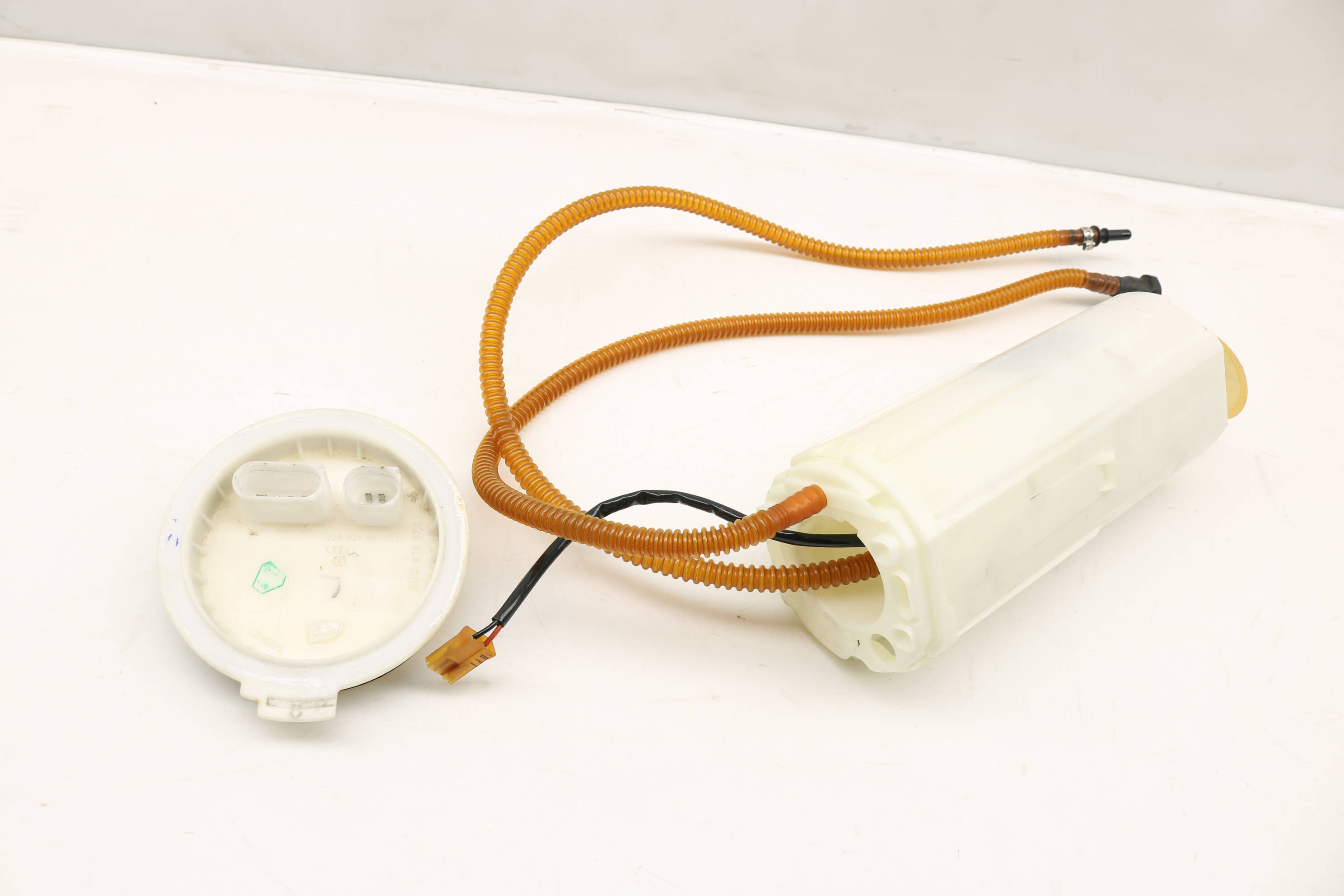 Audi Left In-Tank Fuel Pump (A8 Quattro, S8) 3D0919087