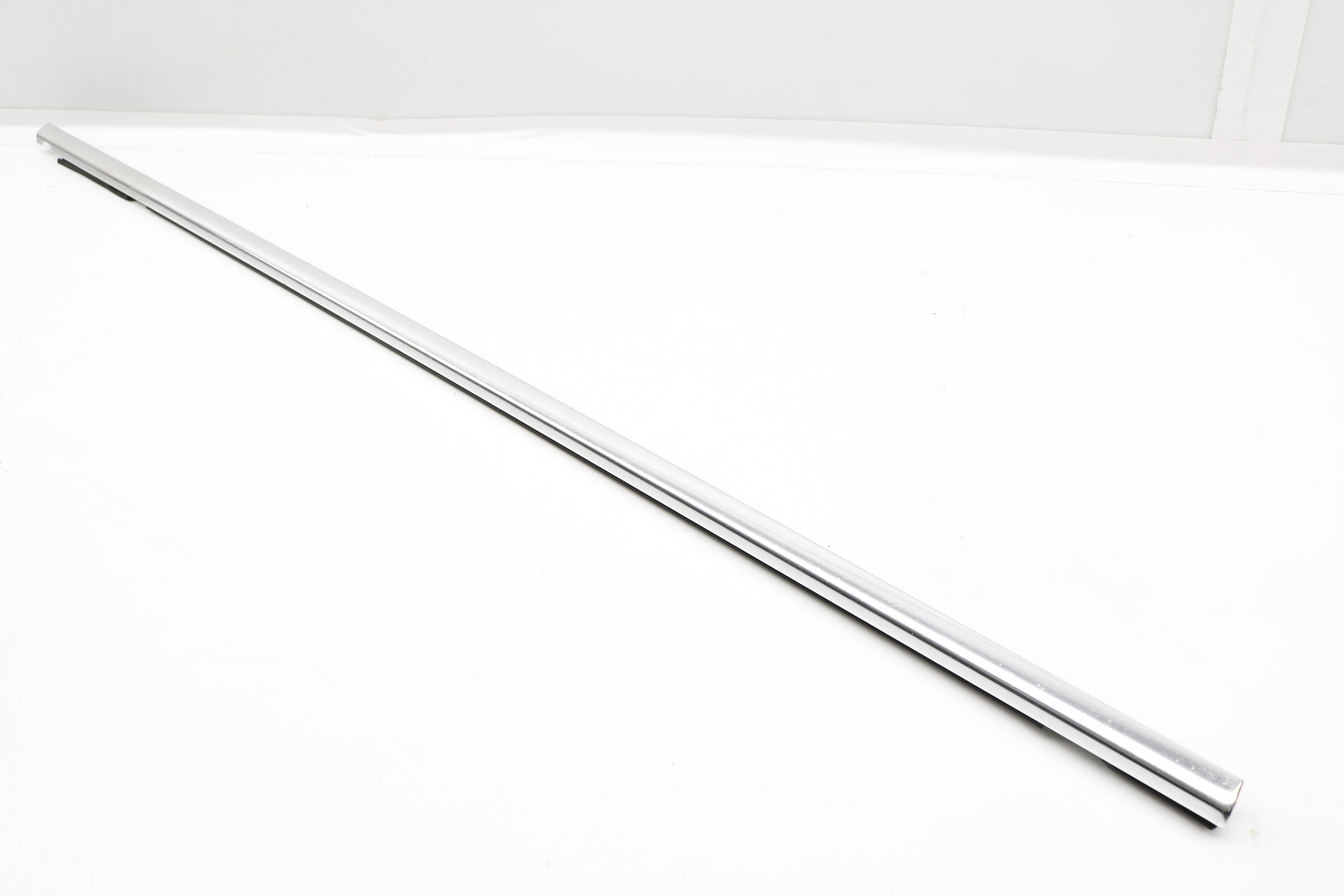 Outer Window Slot Seal / Trim 7L6837476E