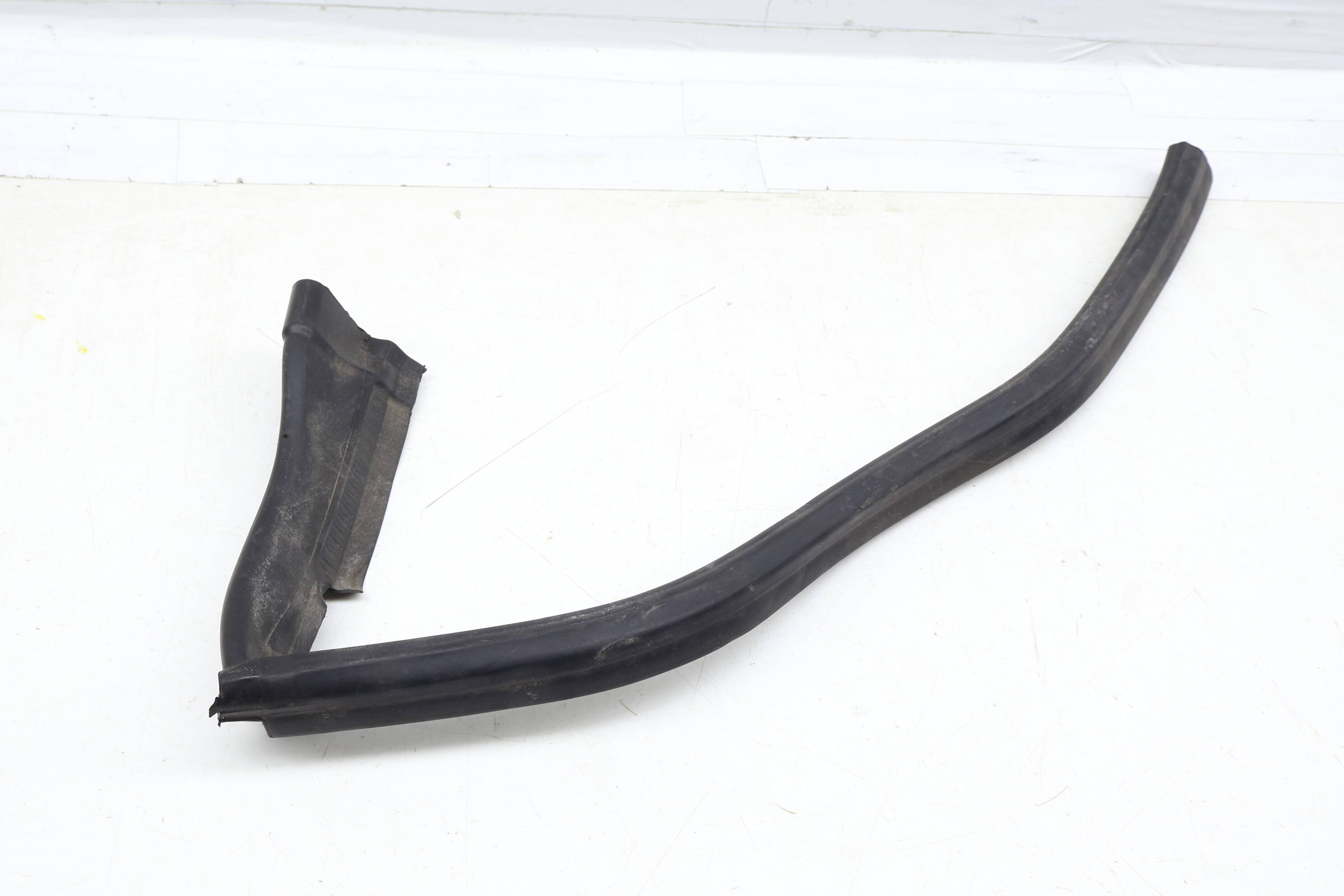 Cowl Seal 2126280098