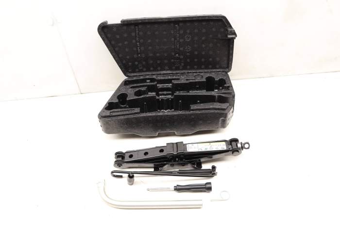 Tool Kit / Jack 5GM012115C main product photo