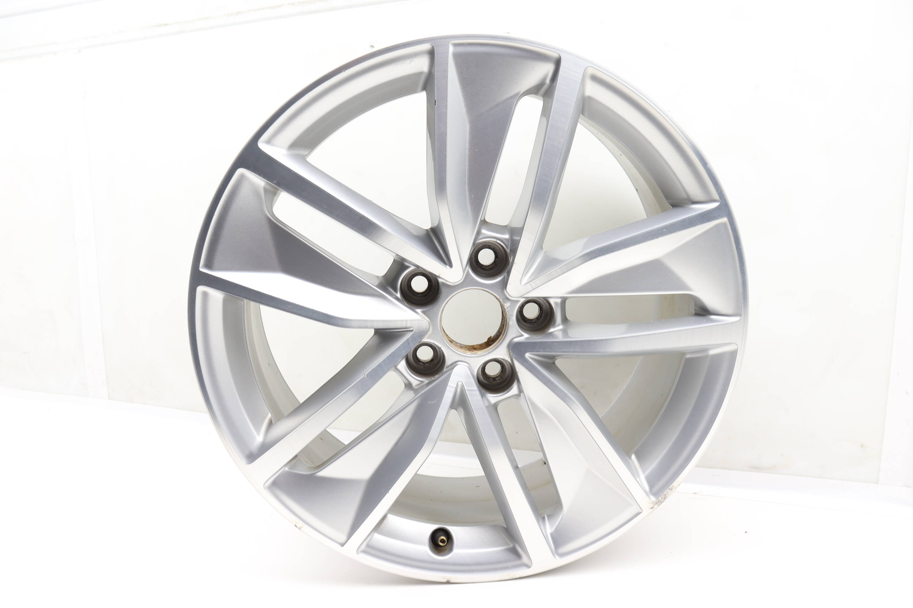 18" Inch Alloy Rim / Wheel 8U0601025AN