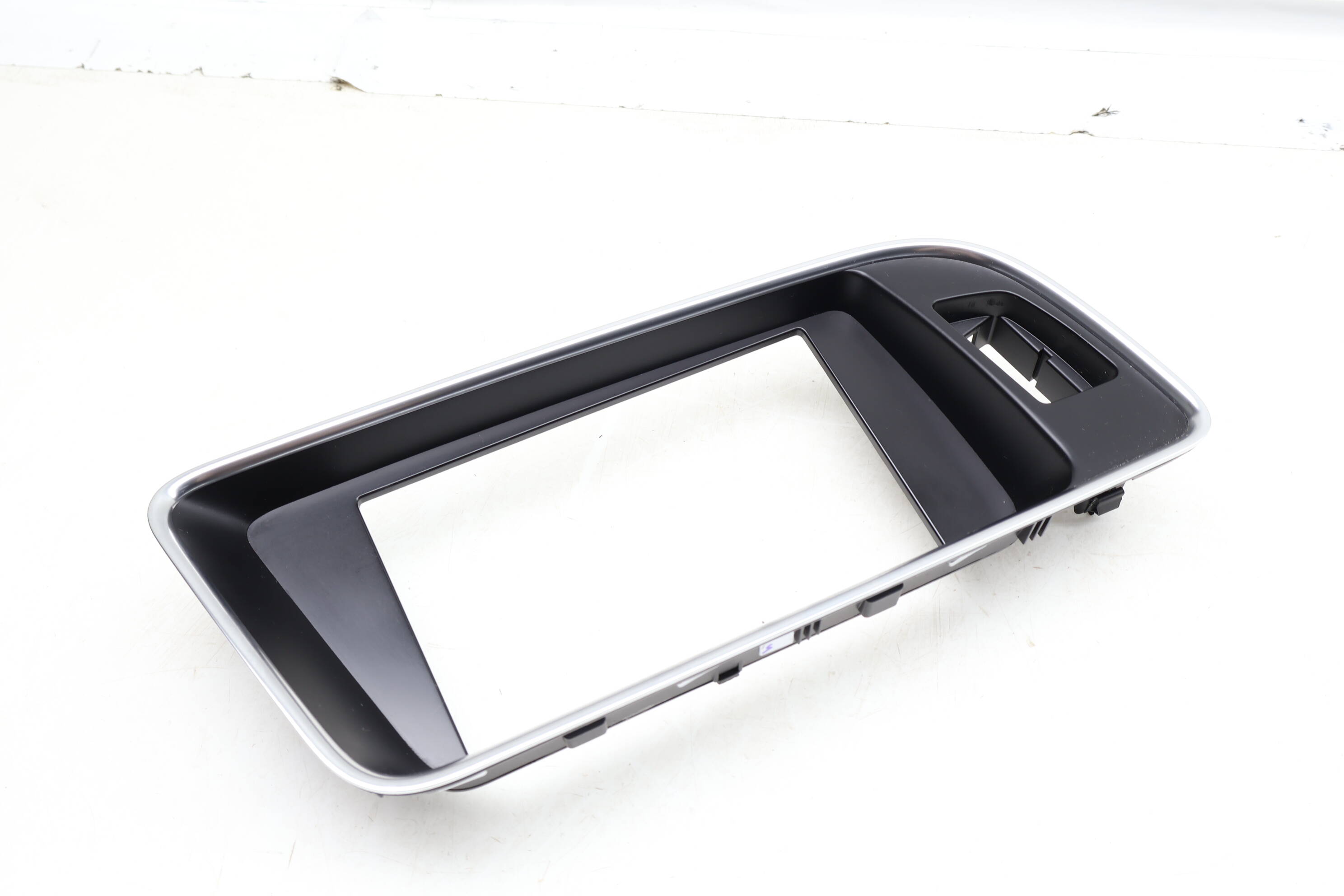 Center Dash Display Trim Bezel 8R1857186P