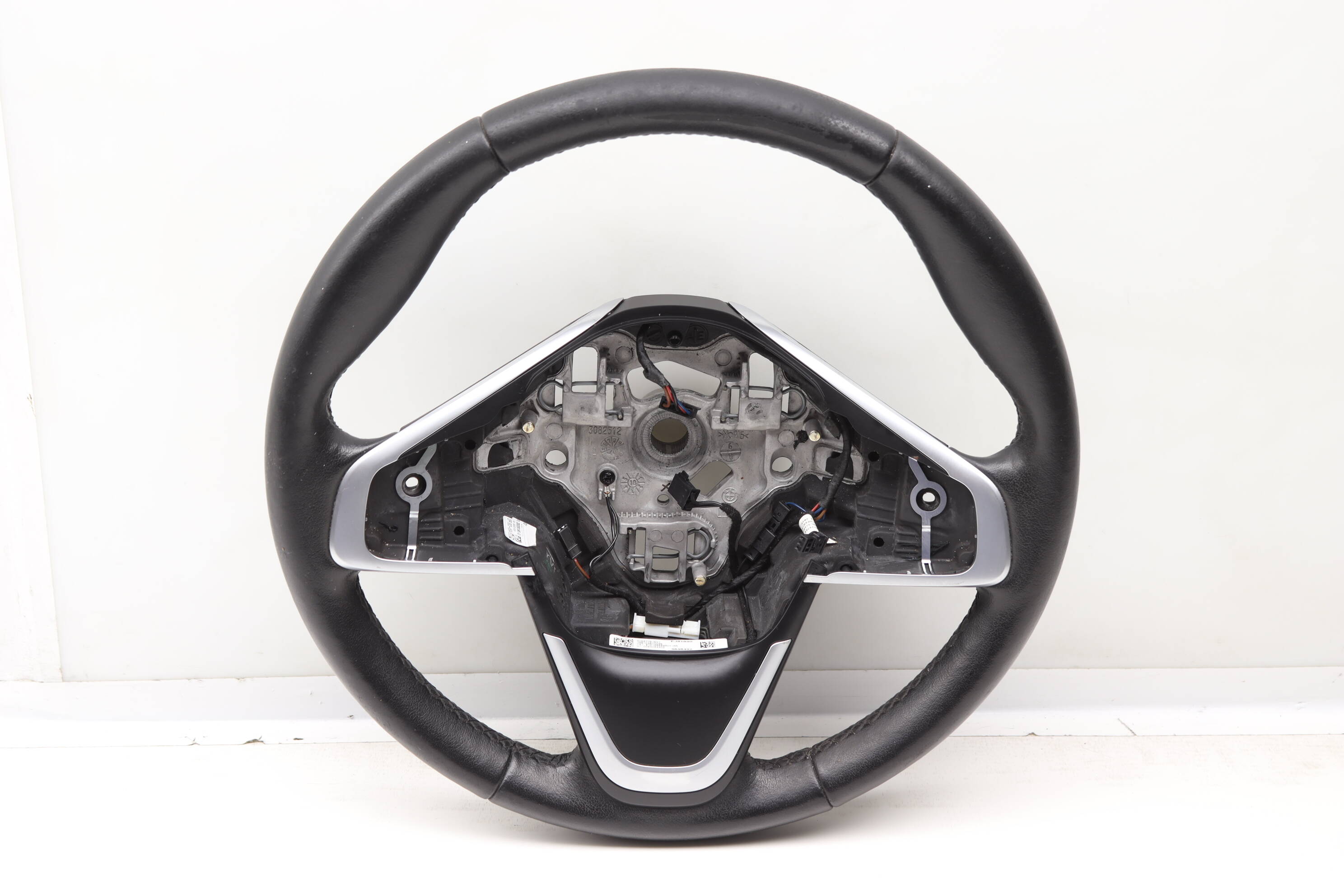 3-Spoke&#x20;Leather&#x20;Sport&#x20;Steering&#x20;Wheel&#x20;&#x28;Heated&#x29;&#x20;32306860358