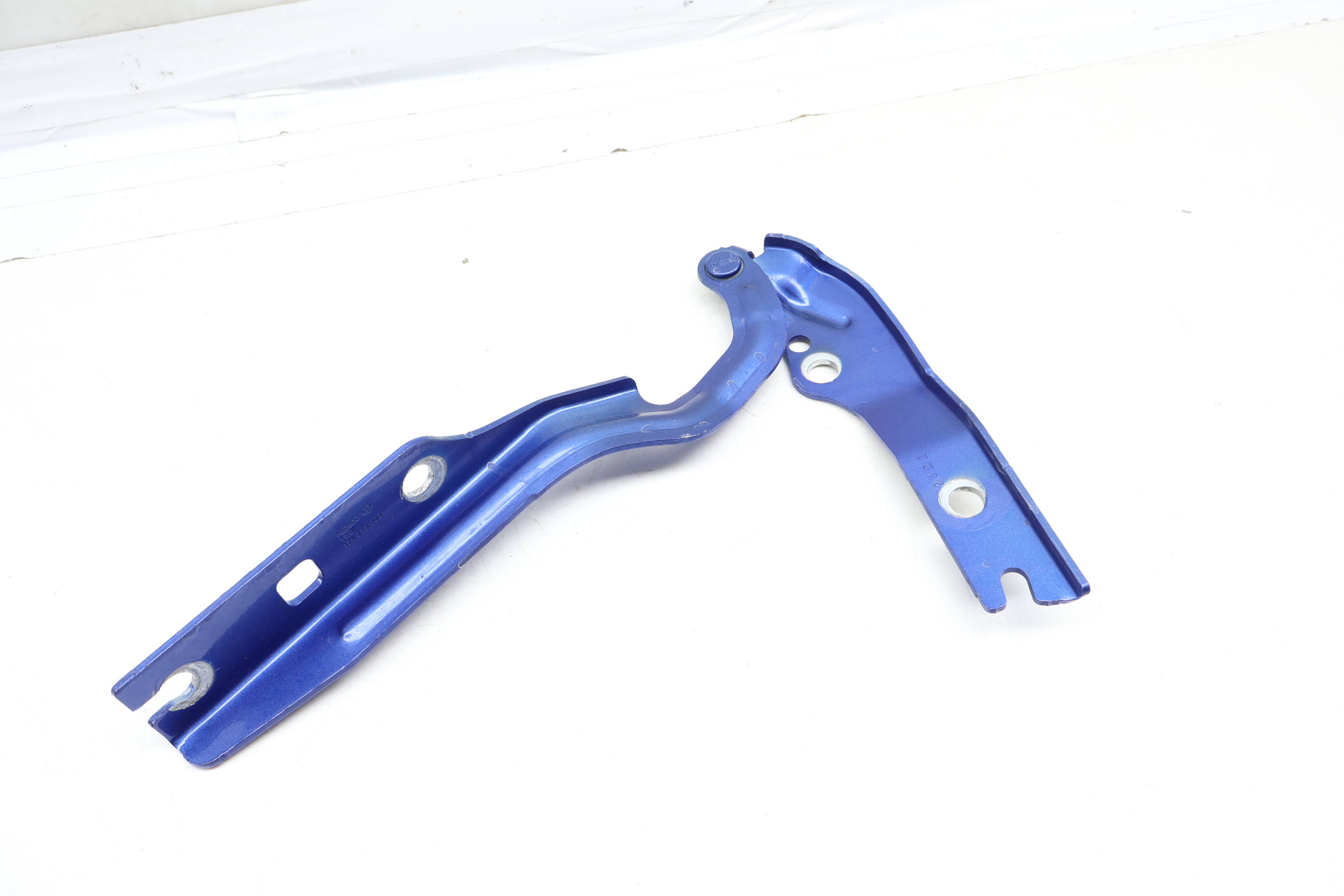 Hood Hinge 17A823302