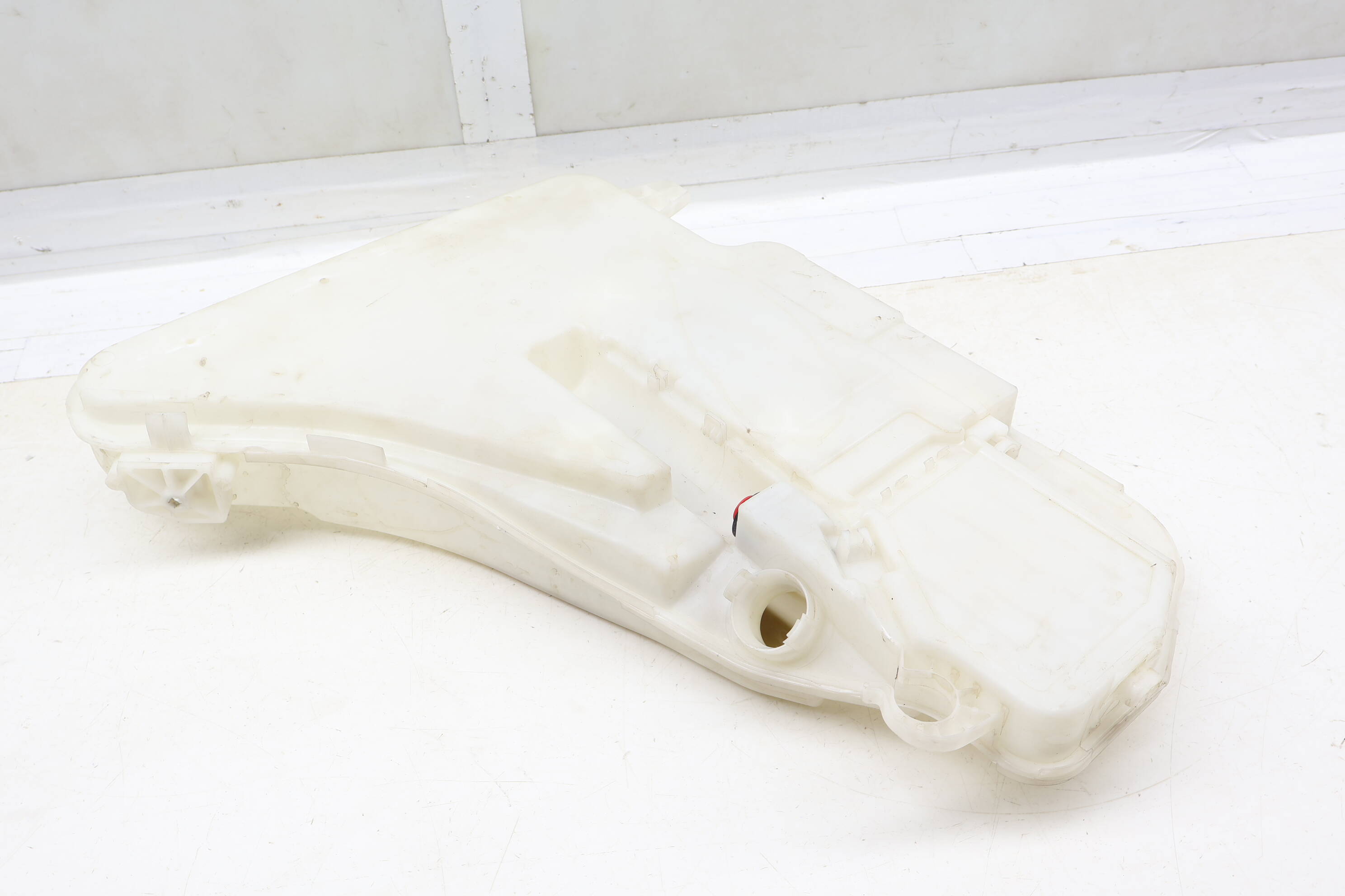 Windshield Washer Reservoir / Tank 61667269663