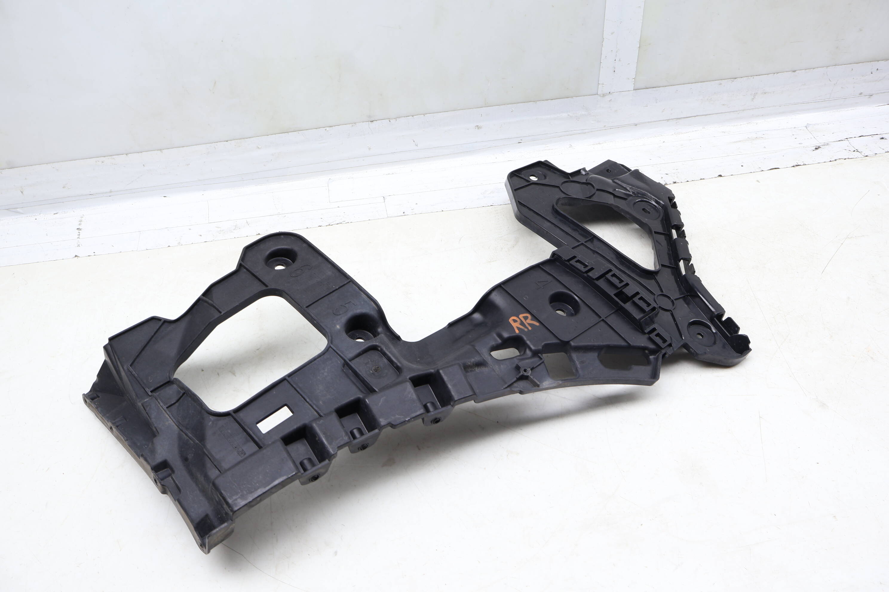 Bumper Mount Bracket 4M8807454