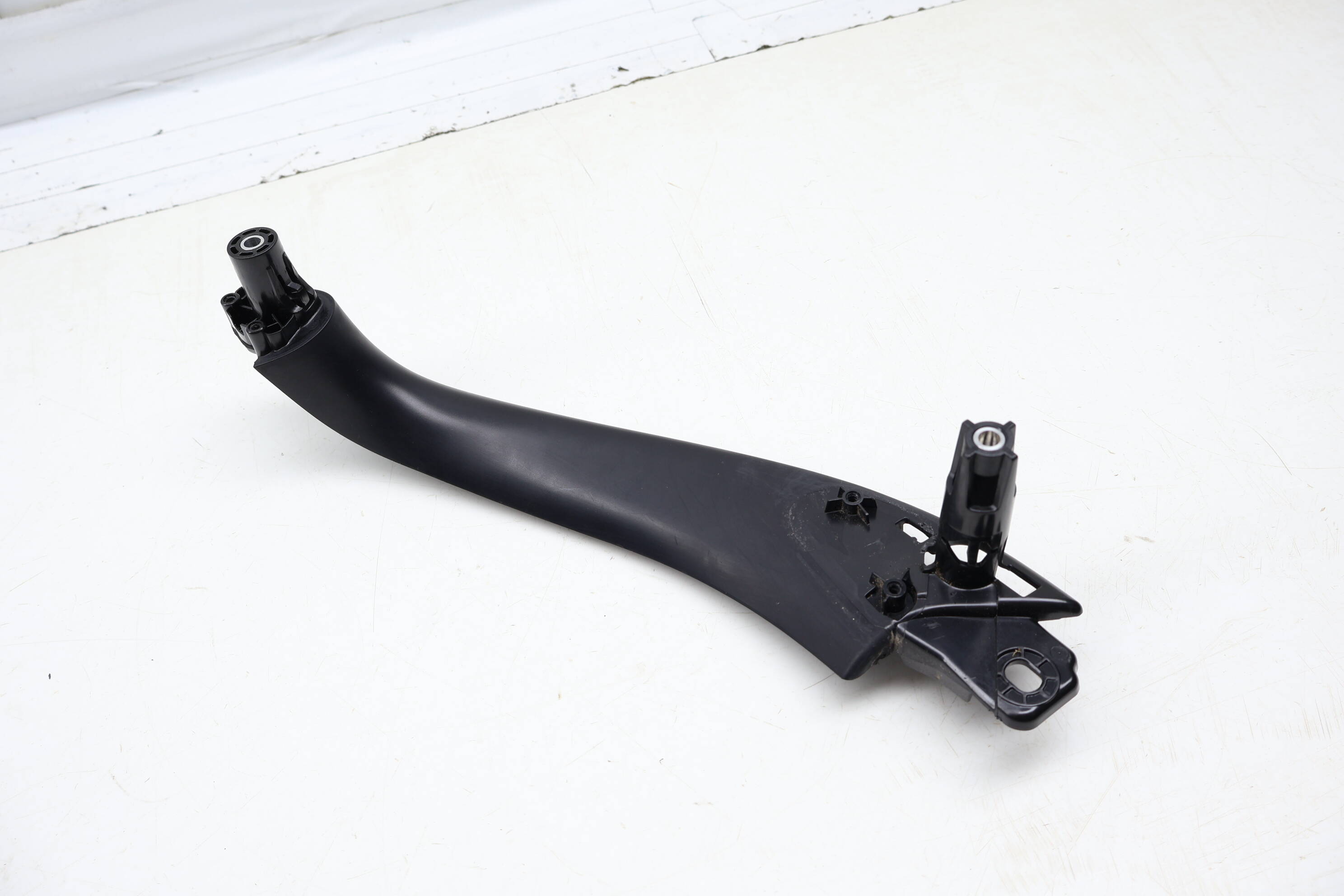 BMW Right Door Pull Mount (X4, X3) 51427473190