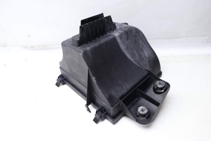 Engine Air Filter Housing / Box (Lower) 13717501975 main product photo