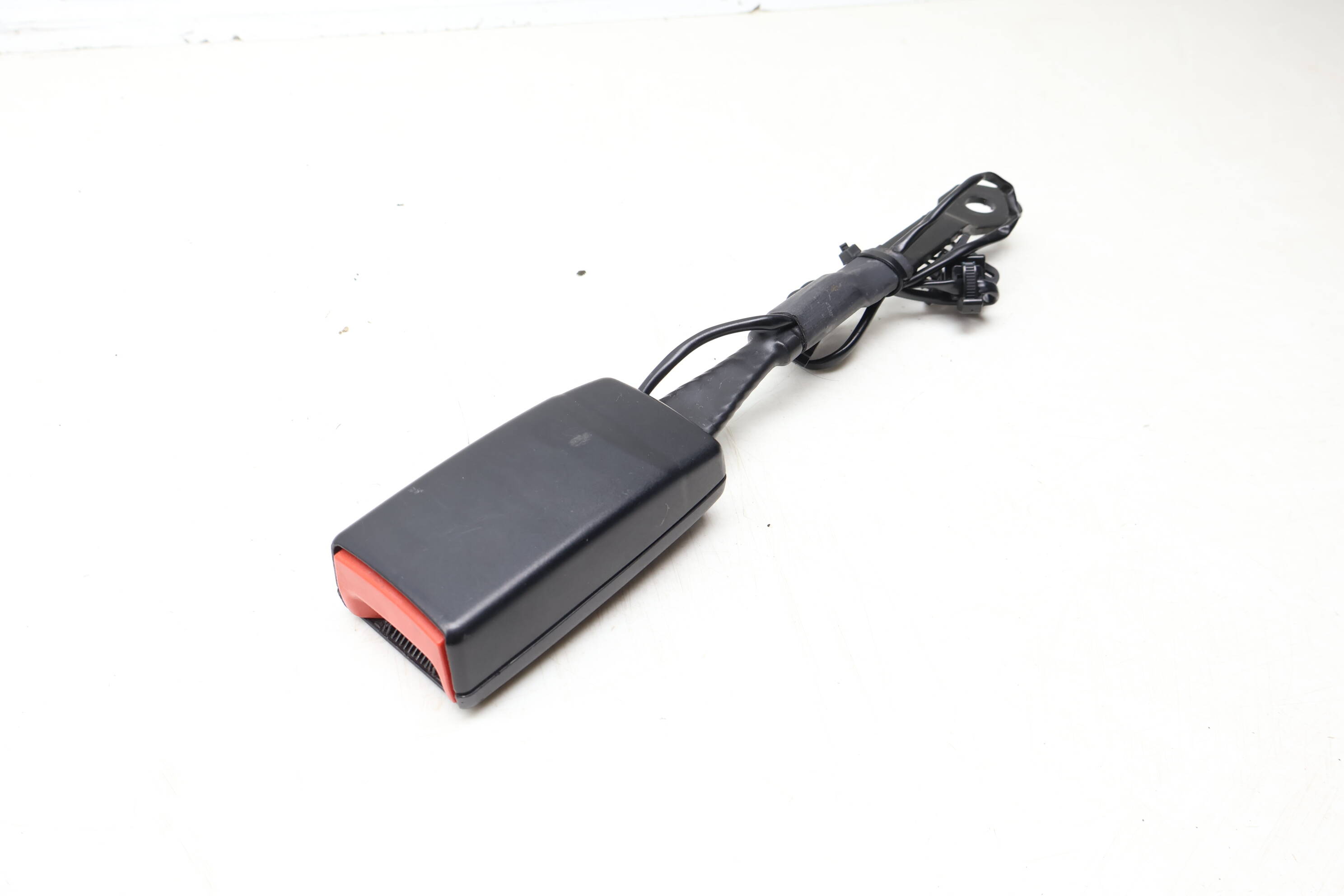 Seatbelt / Seat Belt Buckle Receiver 8R0857755H