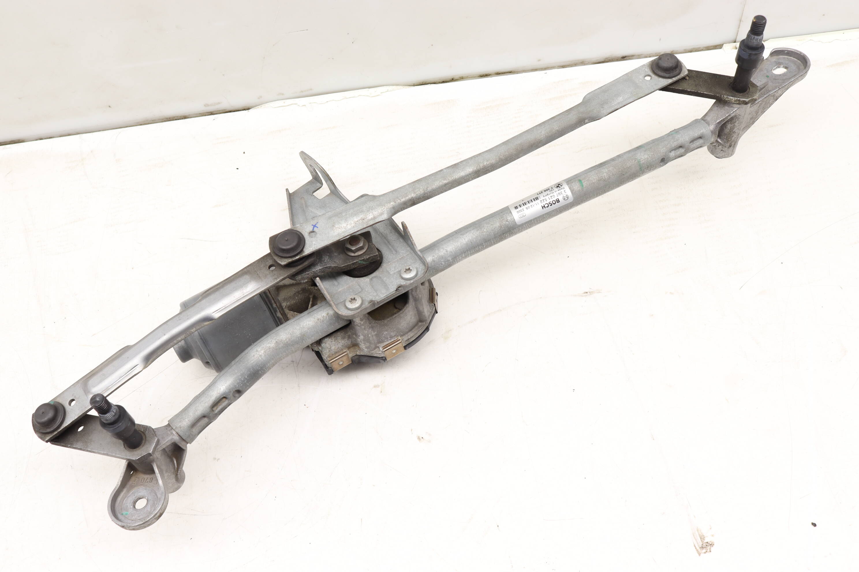 Windshield Wiper Transmission W/ Motor 61617306271