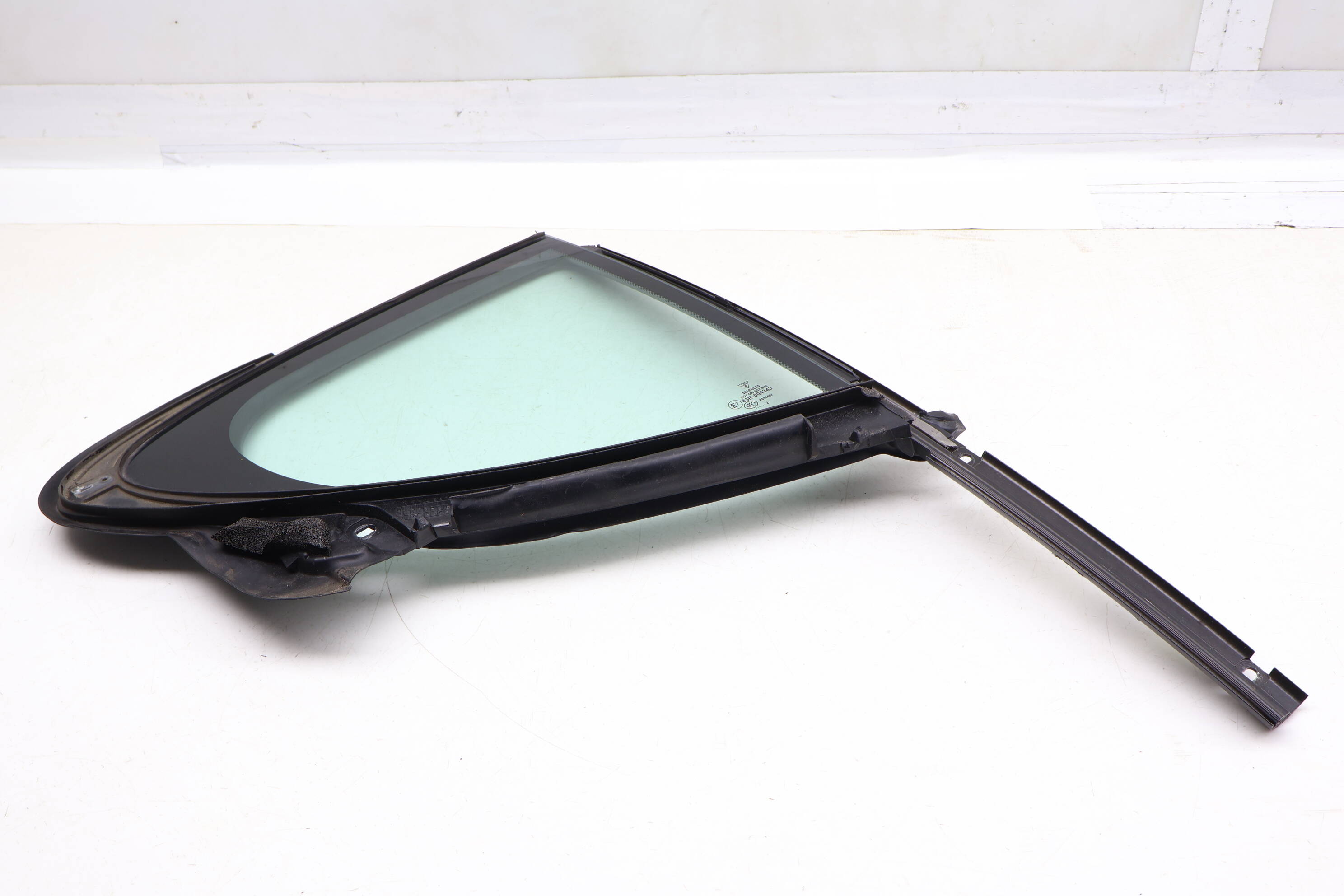 Quarter Window Glass 97054431208