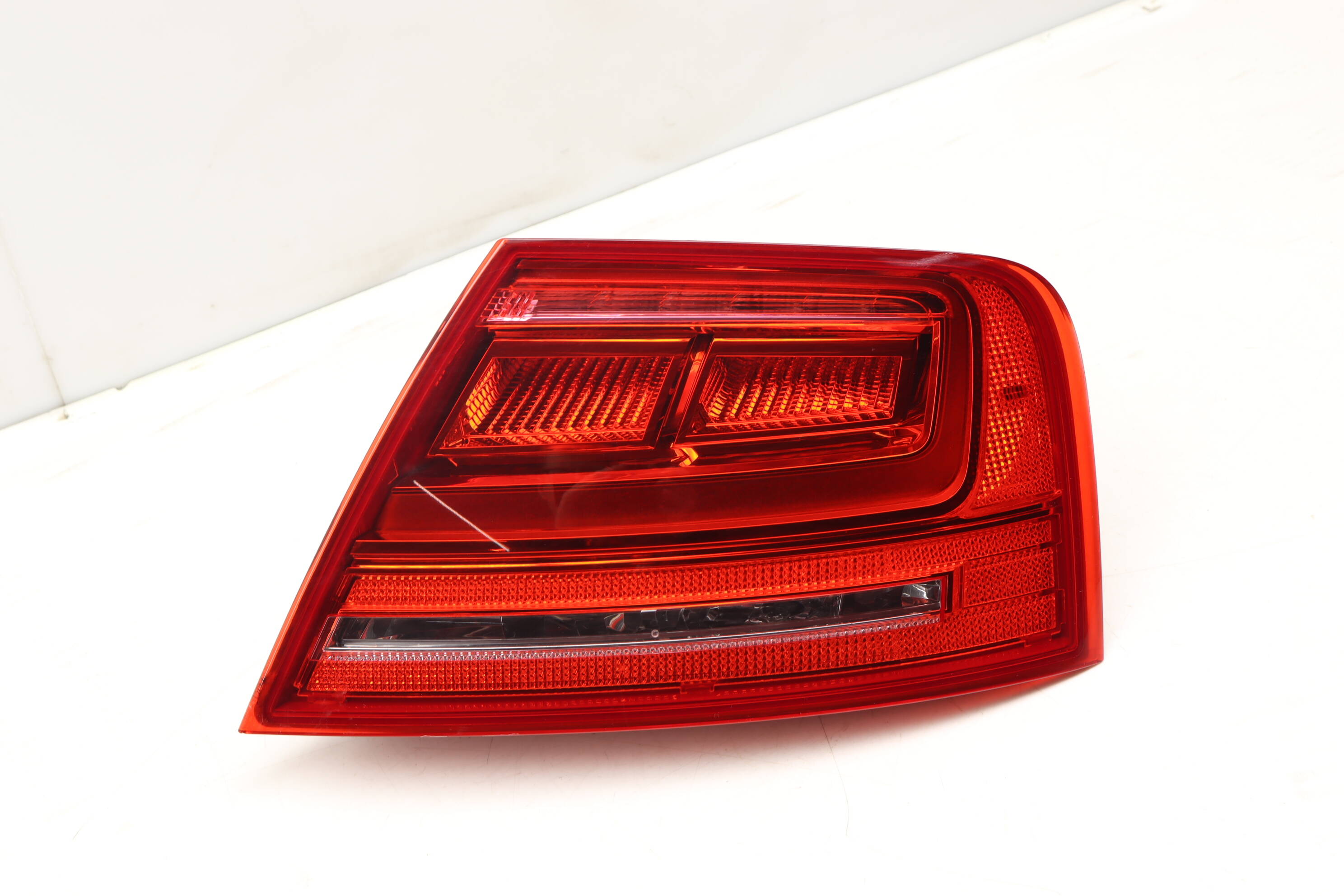 Outer Led Tail Light / Lamp 4H0945096A