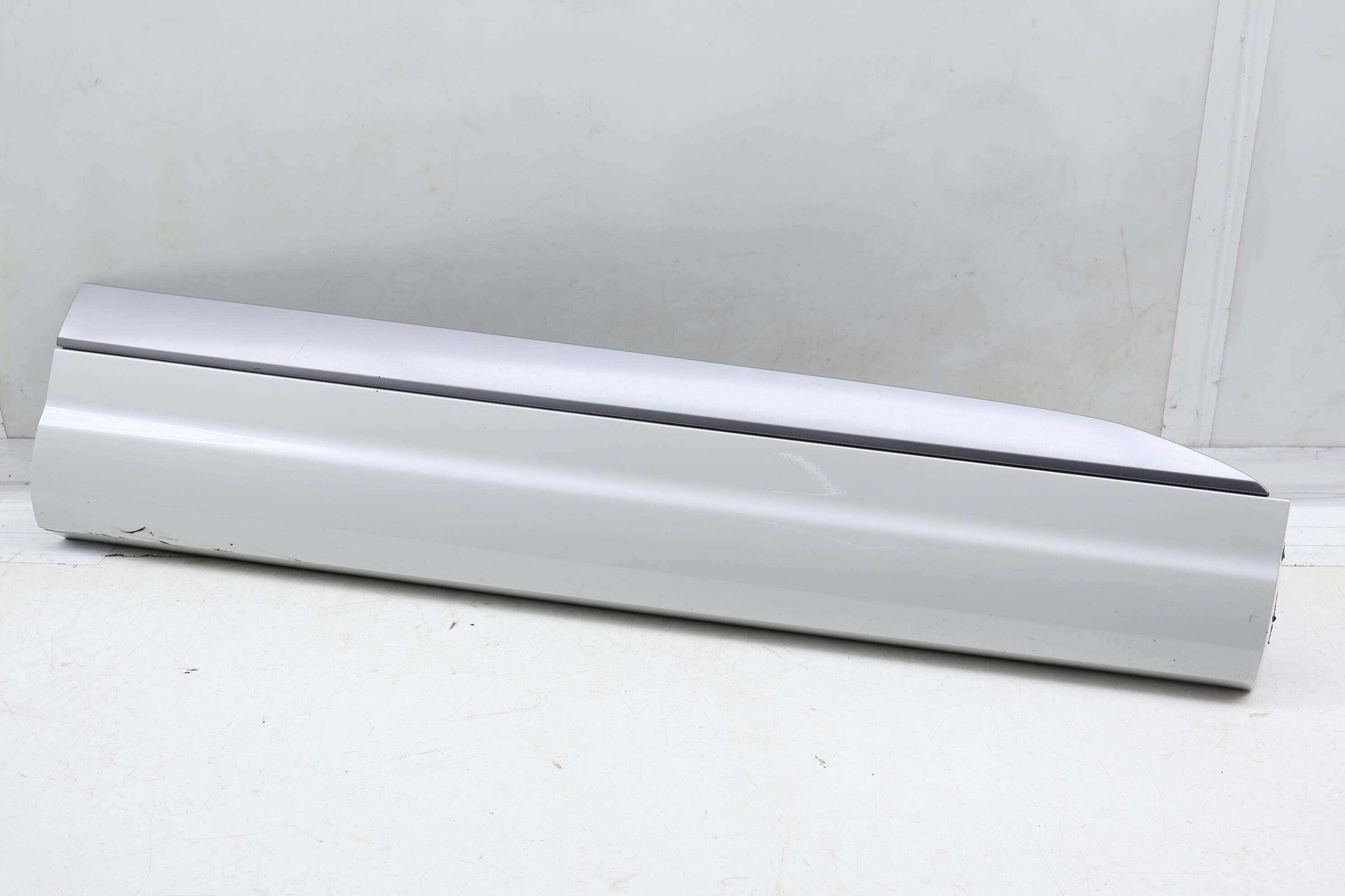 Lower Door Molding / Blade 4M0853960G