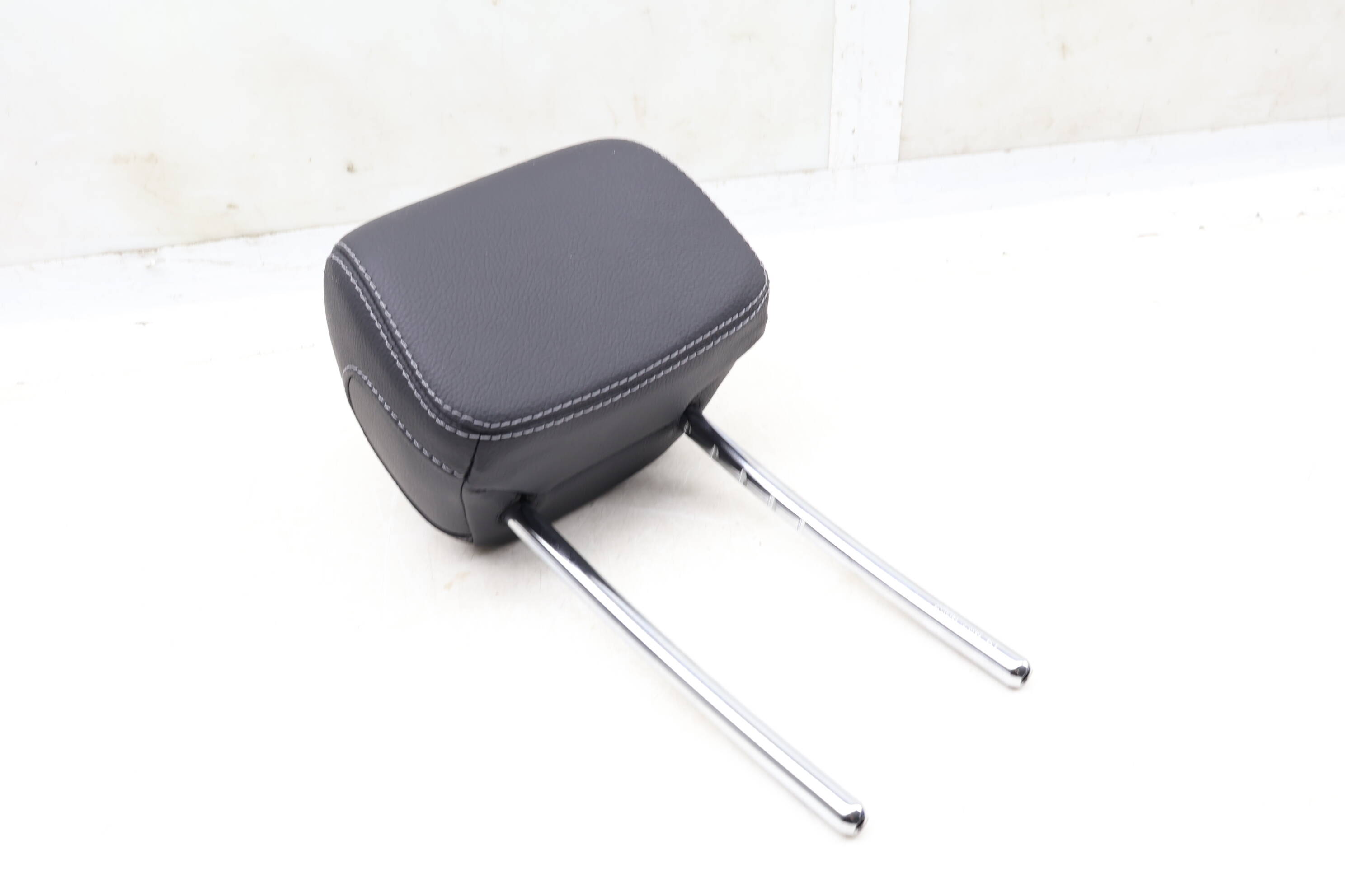 Seat Headrest / Head Rest (Outer) 2059702950