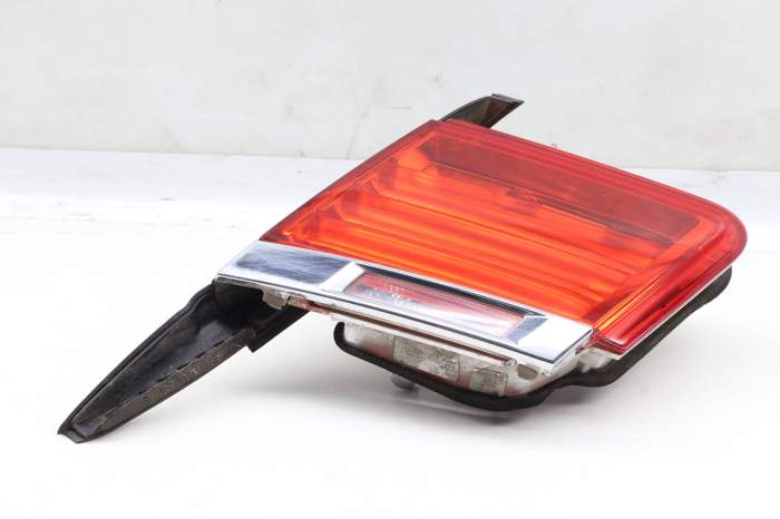 Inner Tail Light / Lamp 63217182206 main product photo