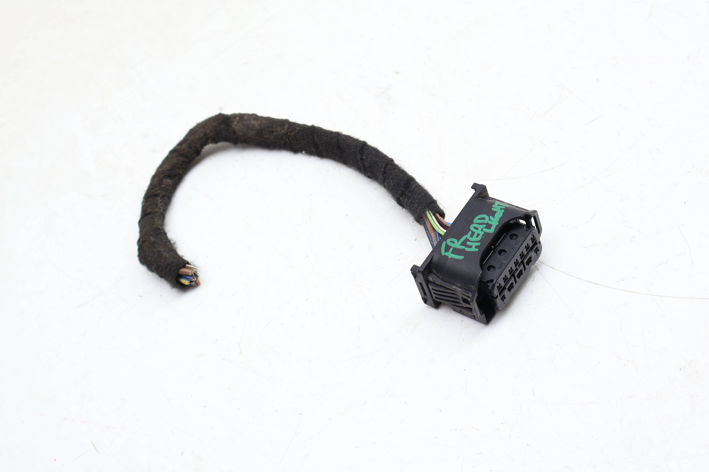 12-Pin&#x20;Headlight&#x20;Wiring&#x20;Connector&#x20;&#x2F;&#x20;Pigtail&#x20;61136925638