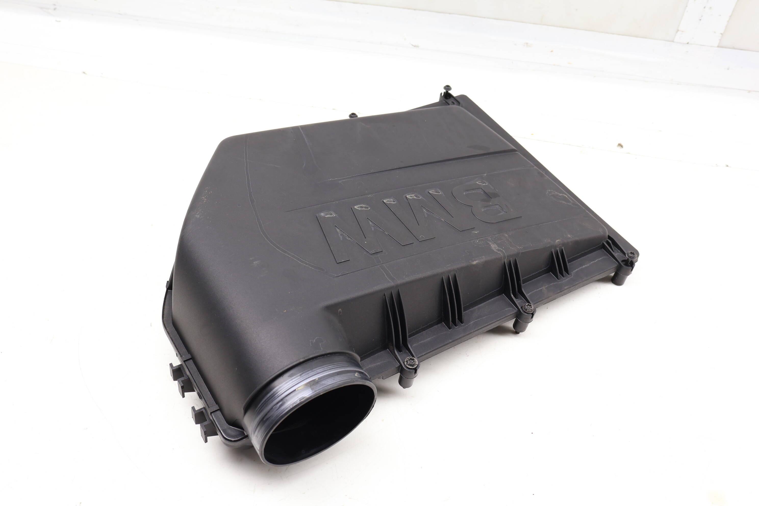 Engine Air Filter Box / Housing (Upper) 13717604404