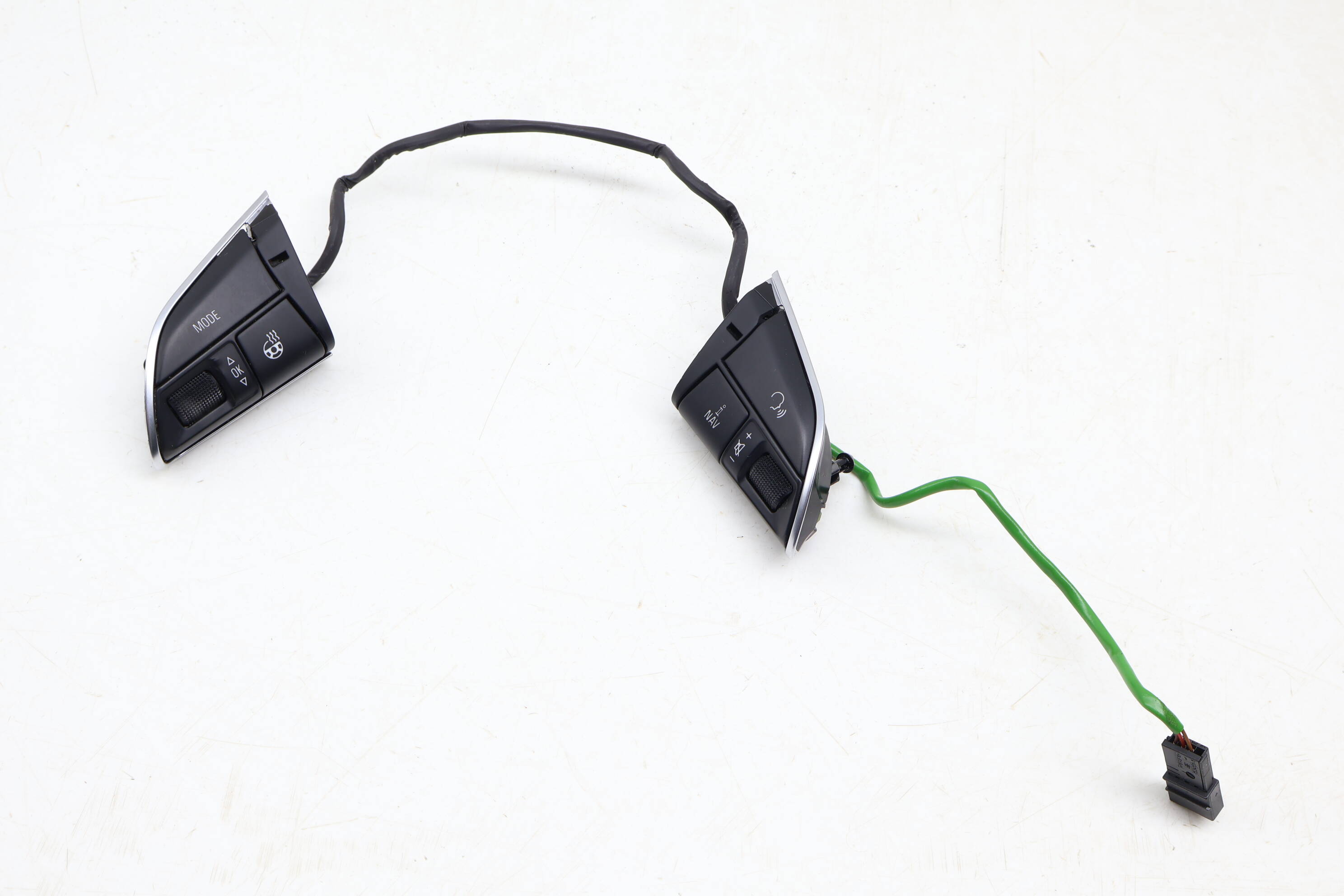 Steering Wheel Control Switch / Button Set 4L0951523B