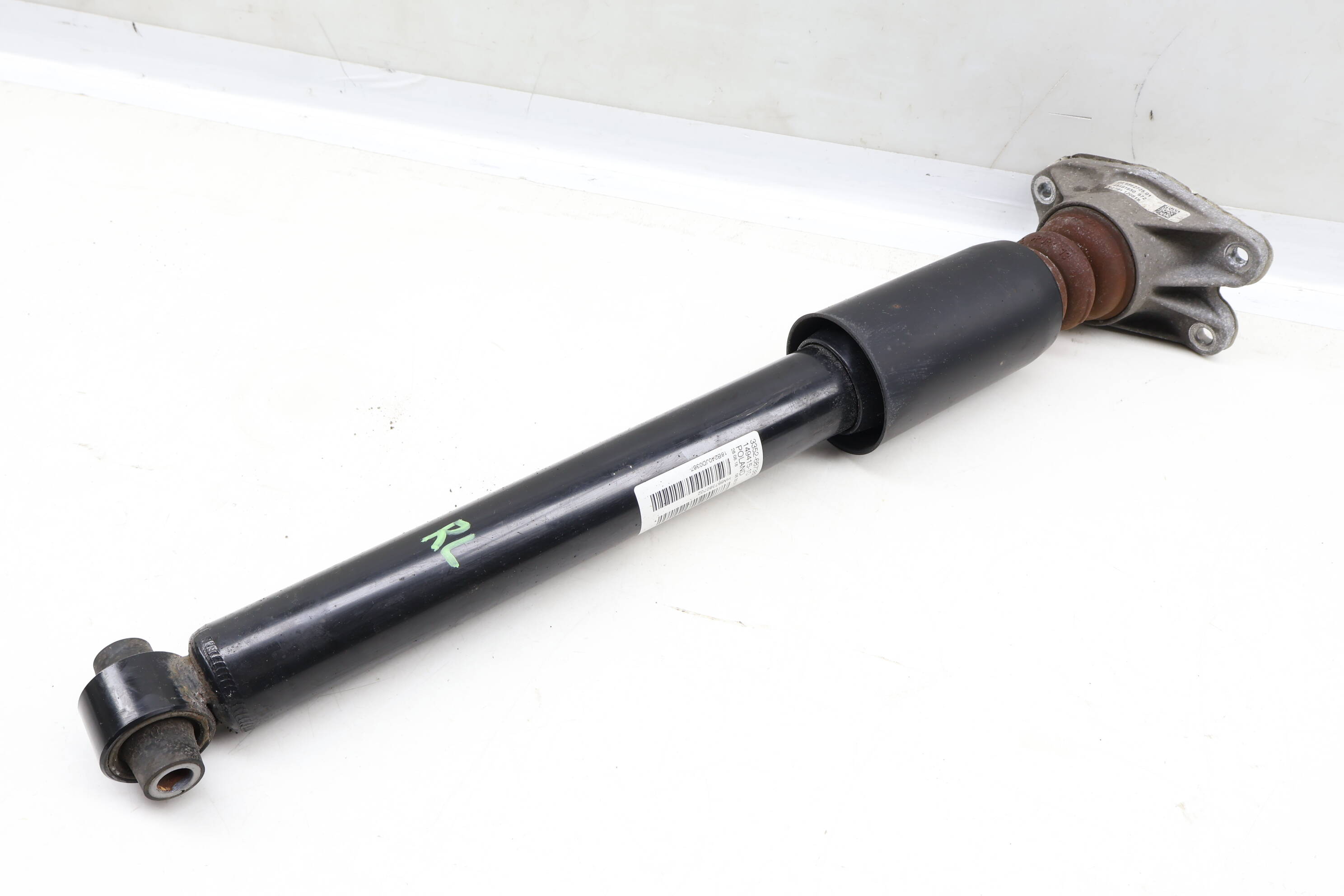 Strut / Shock Absorber 33526873807