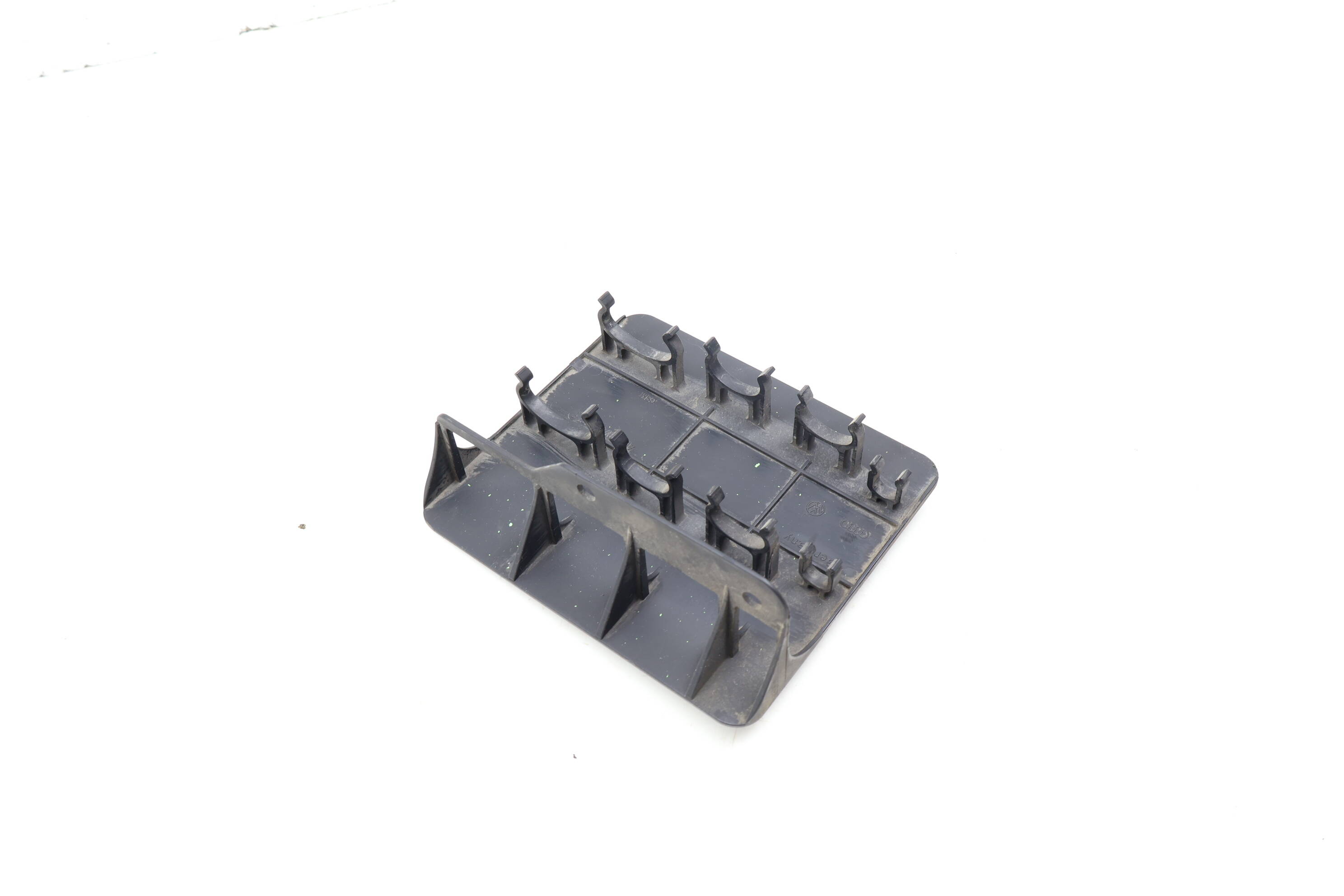 Fan Connector / Wiring Mount Plate 4B0971845T