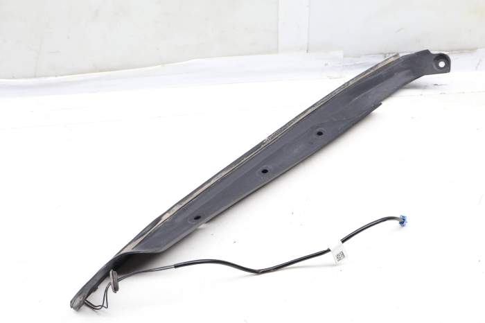 Trunk Liftgate Pinch Resistance Guide / Sensor 1668701251 main product photo