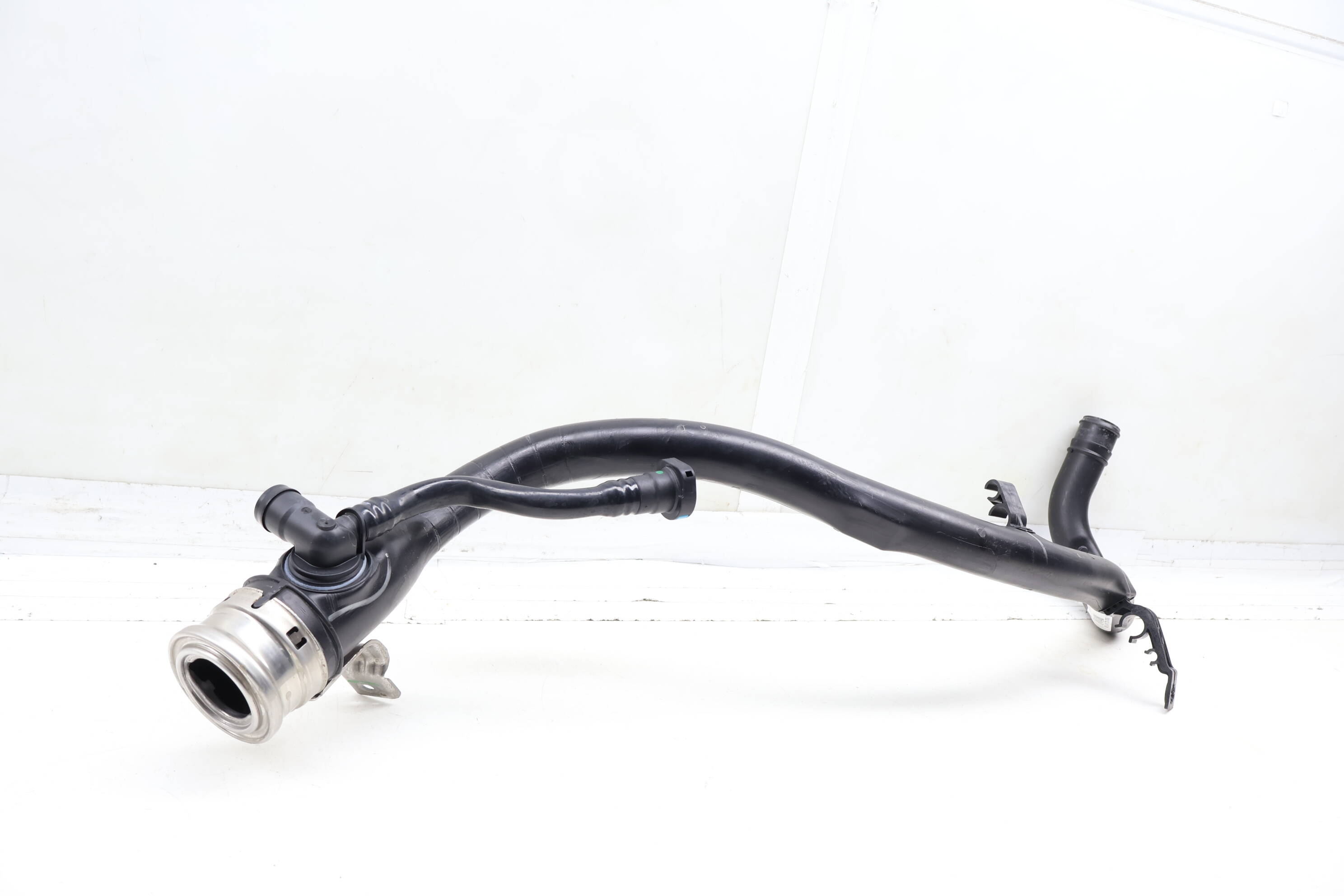 Gas / Fuel Filler Neck Pipe Assembly 16117404086