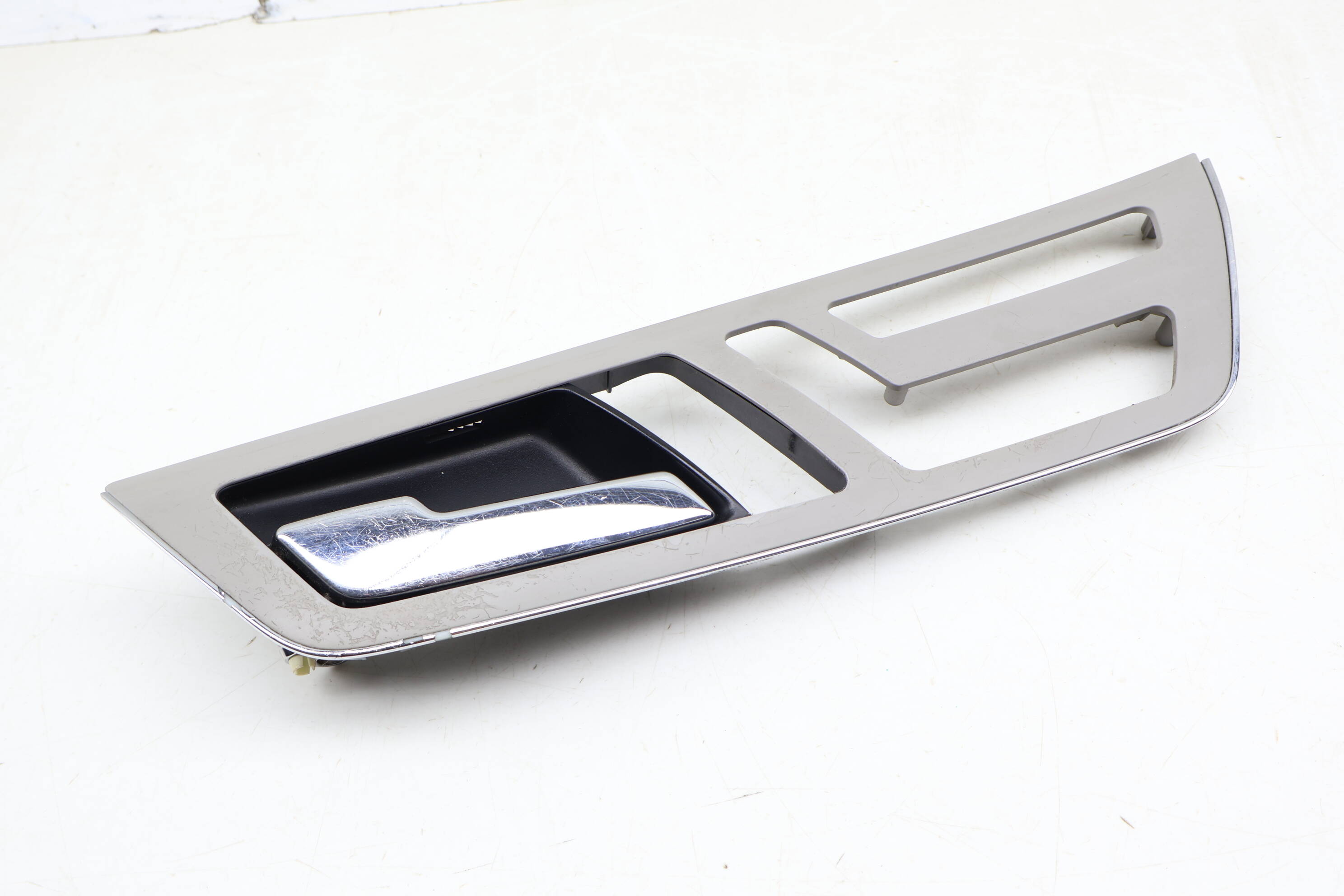 Interior Door Handle / Release 2217205748