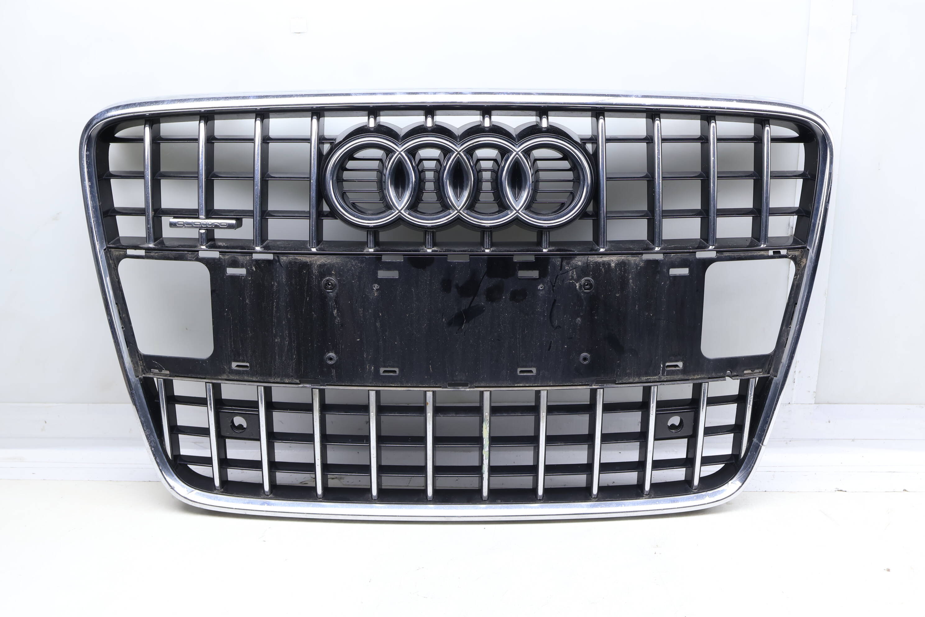 S-Line Radiator / Bumper Grille Assembly 4L0853651E