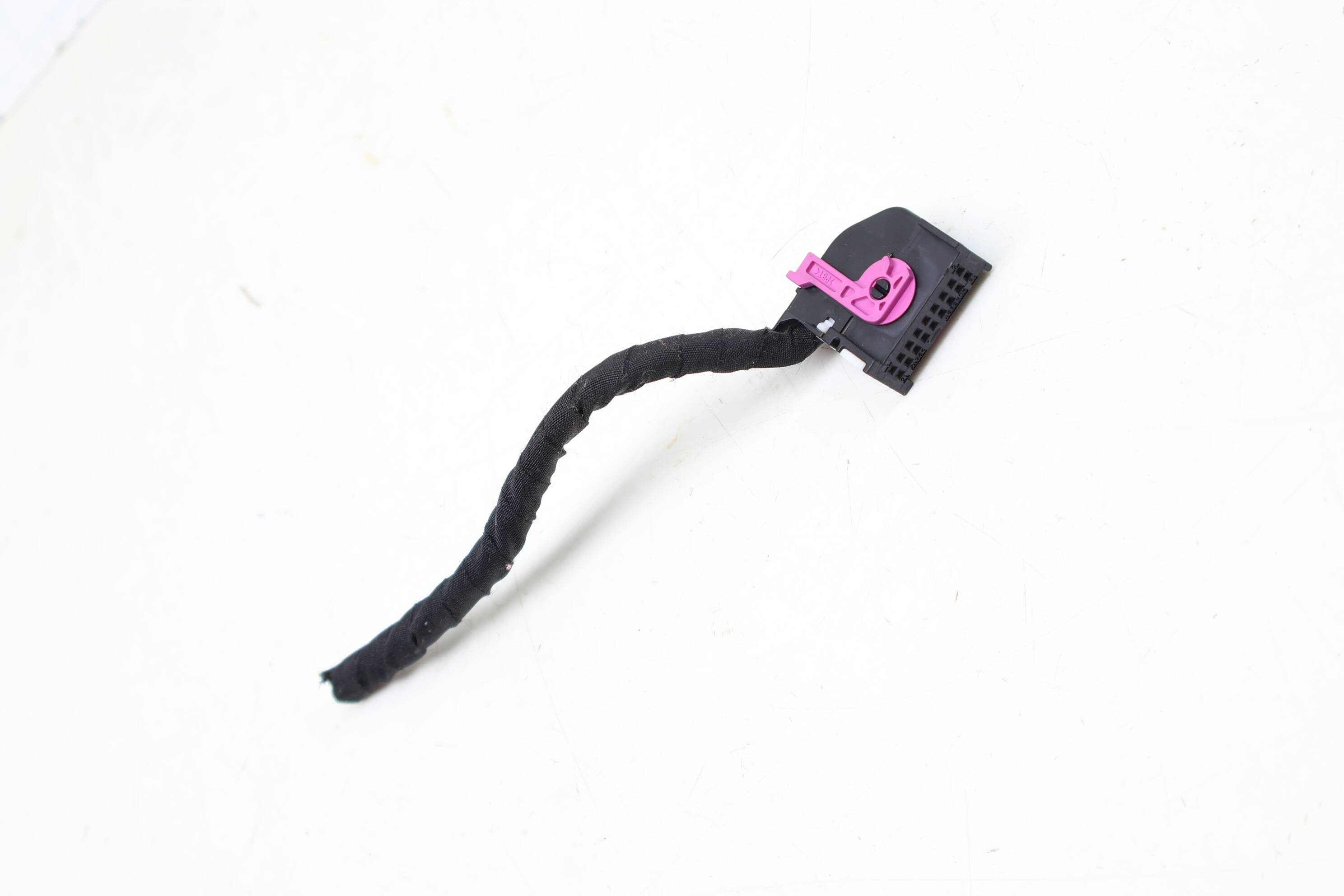 Instrument Cluster Wiring Connector / Pigtail (18-Pin) 5Q0972718A